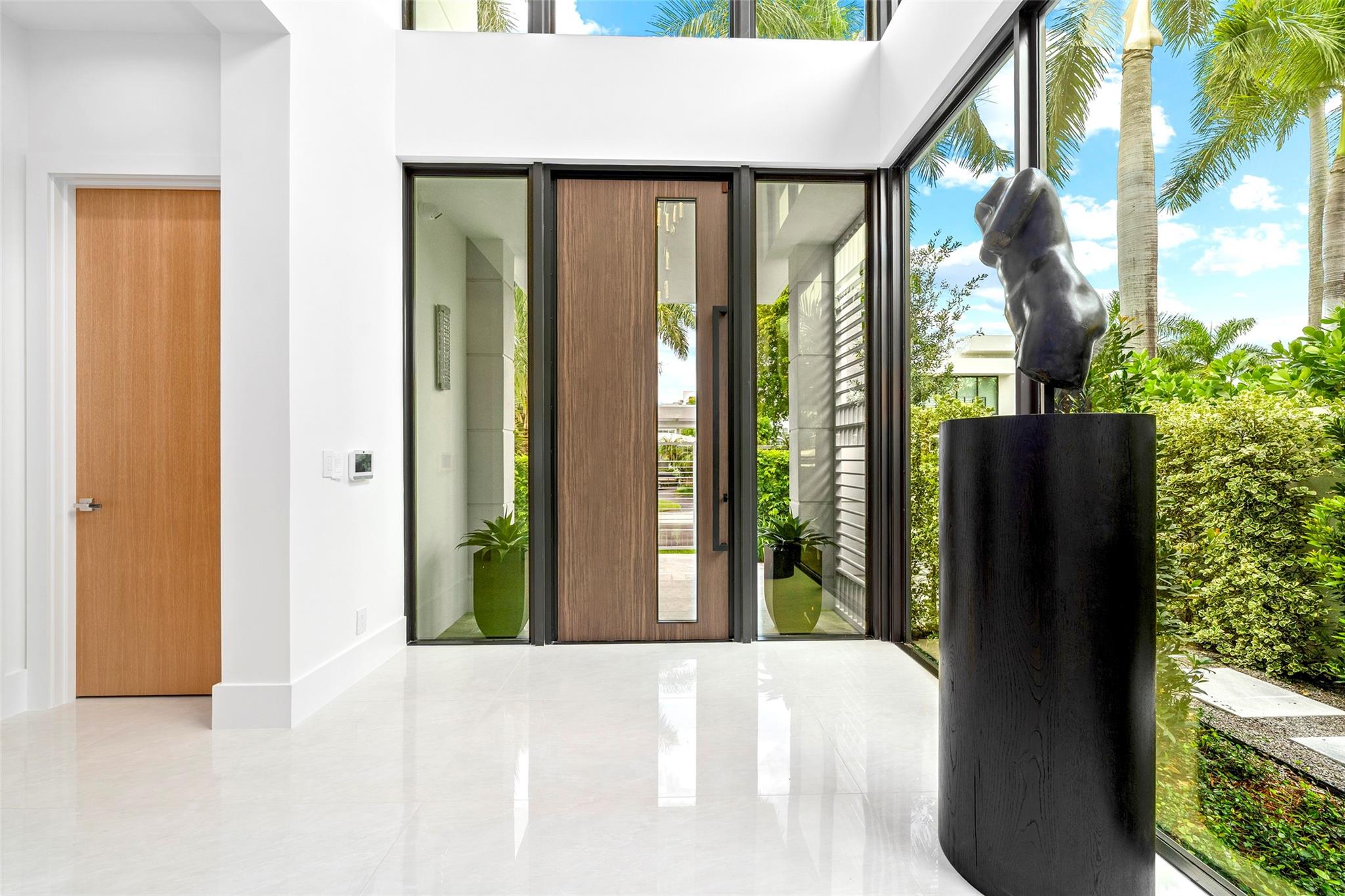 24 Fiesta Way, Fort Lauderdale, FL 33301