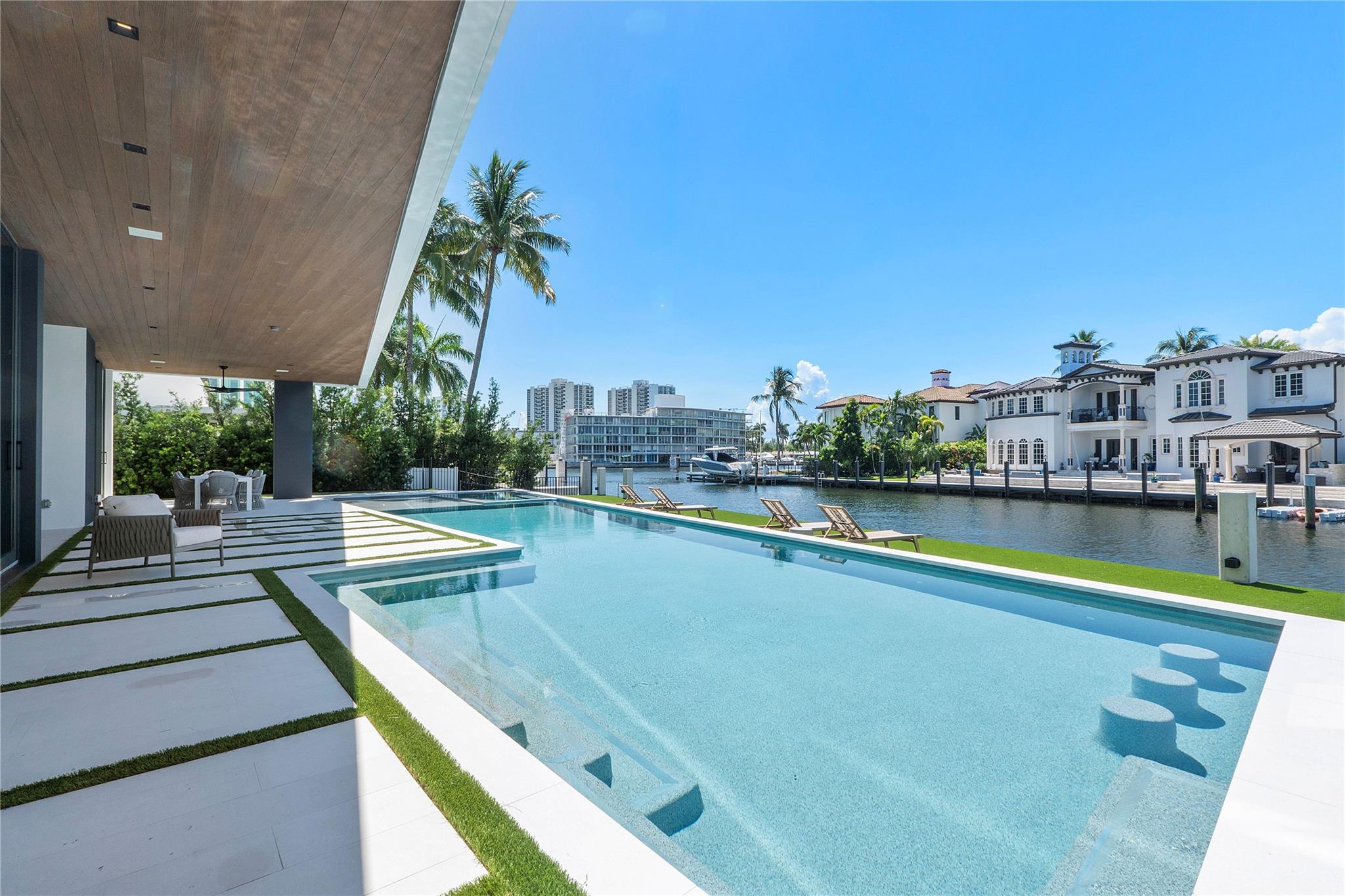 2880 NE 28th Street, Fort Lauderdale, FL 33306