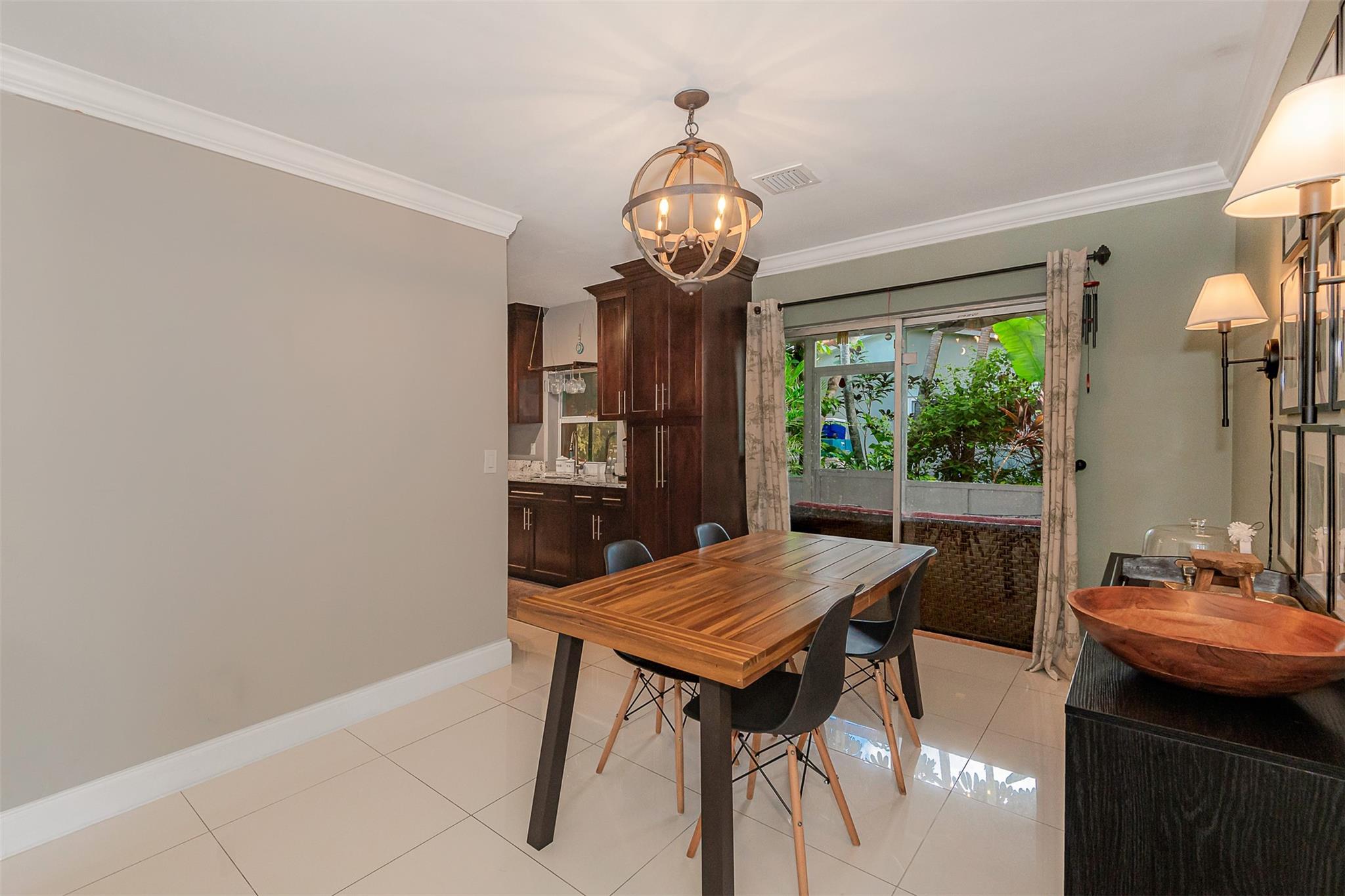 DINNING ROOM,,,, COULD BE SO MANY OTHER THINGS, (LIBRARY, OFFICE, EXTRA KITCHEN SPACE ETC)