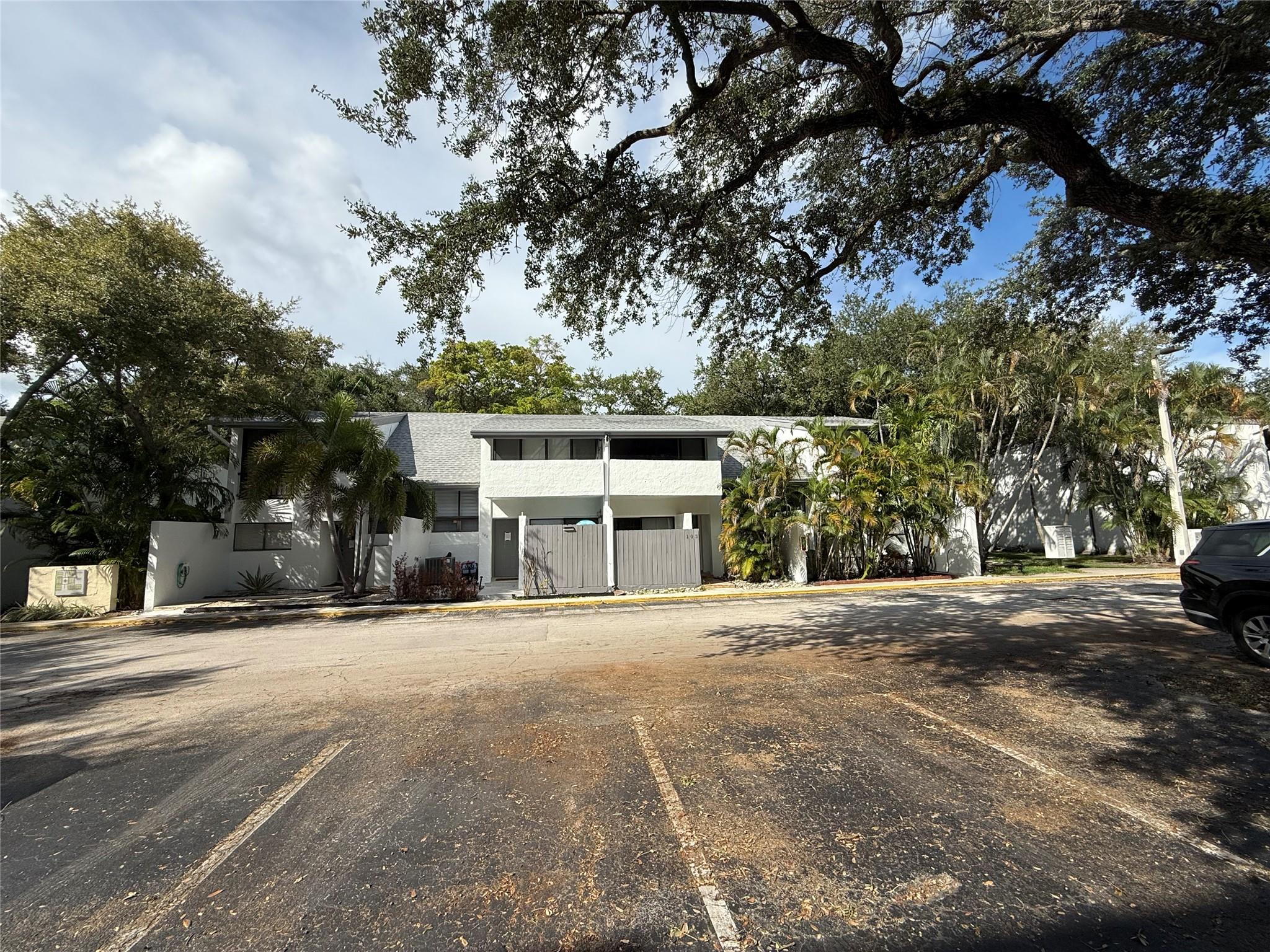 19428 NE 26th Avenue 103, Miami, FL 33180