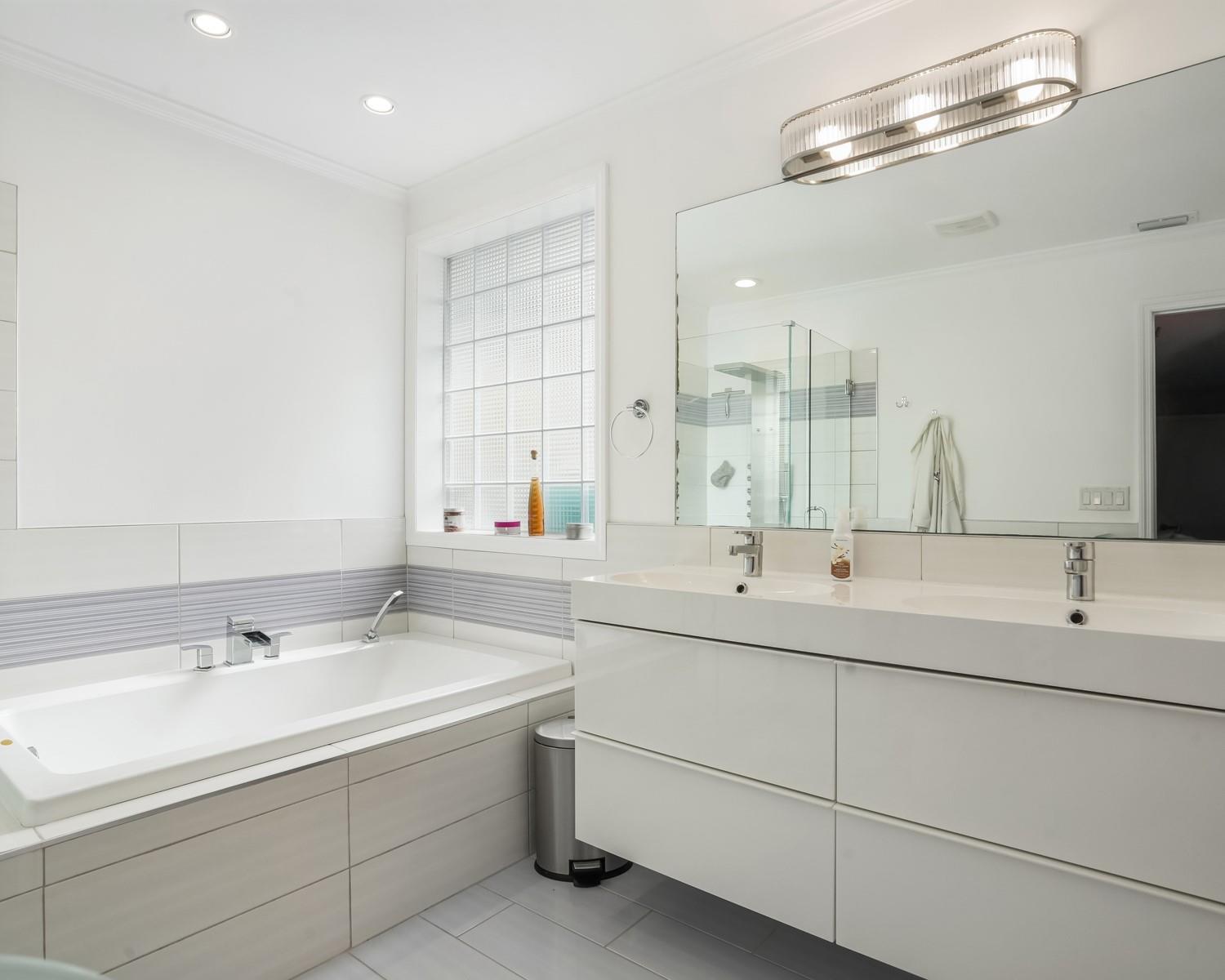 906 NW 83rd Drive, Coral Springs, FL 33071