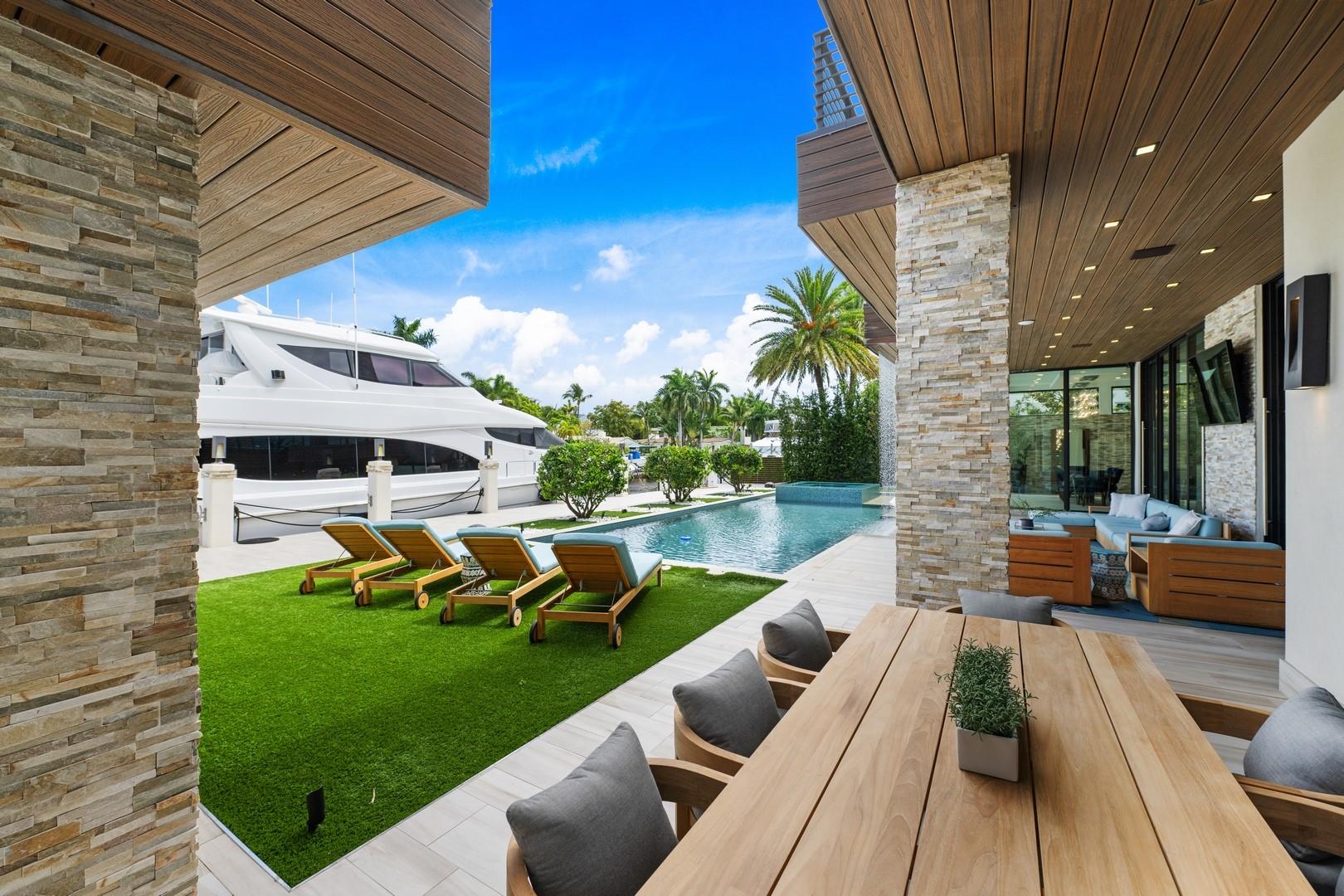 2437 Delmar Place, Fort Lauderdale, FL 33301