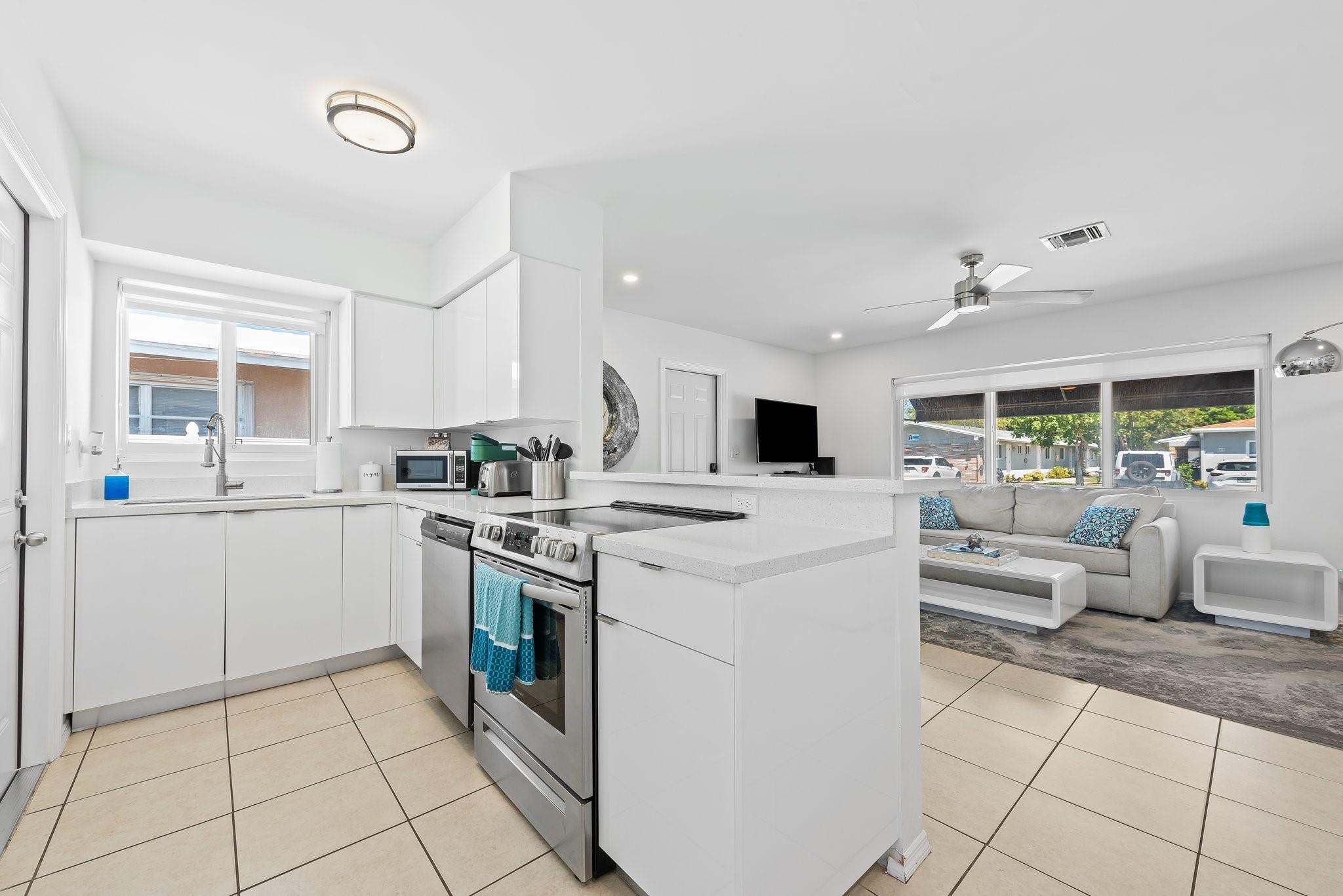 Photo for 843 NE 17th Avenue, Fort Lauderdale, FL 33304 - Listing #FX-10506370 843 NE 17th Avenue, Fort Lauderdale, FL 33304