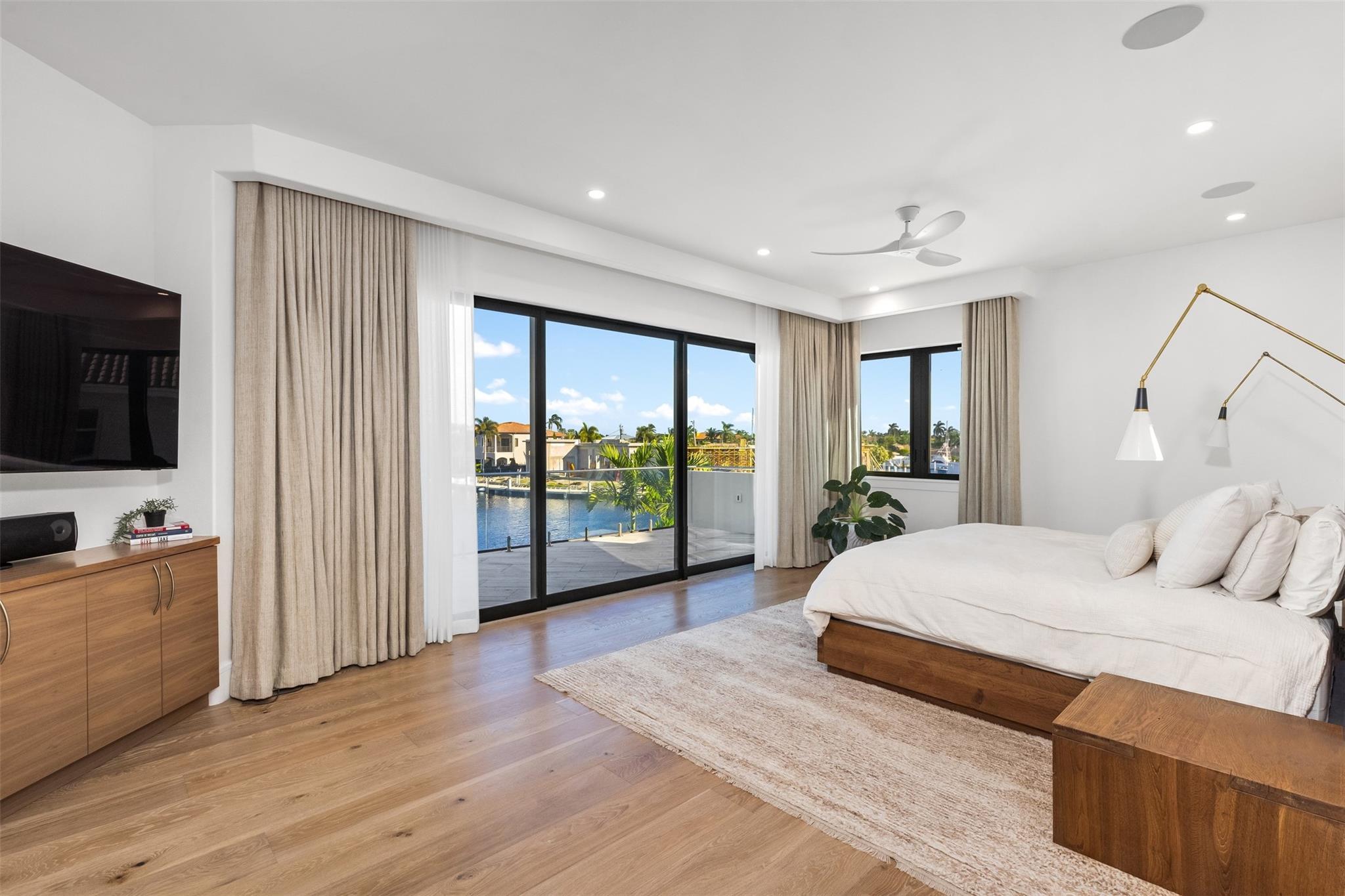 2300 NE 34th Court, Lighthouse Point, FL 33064