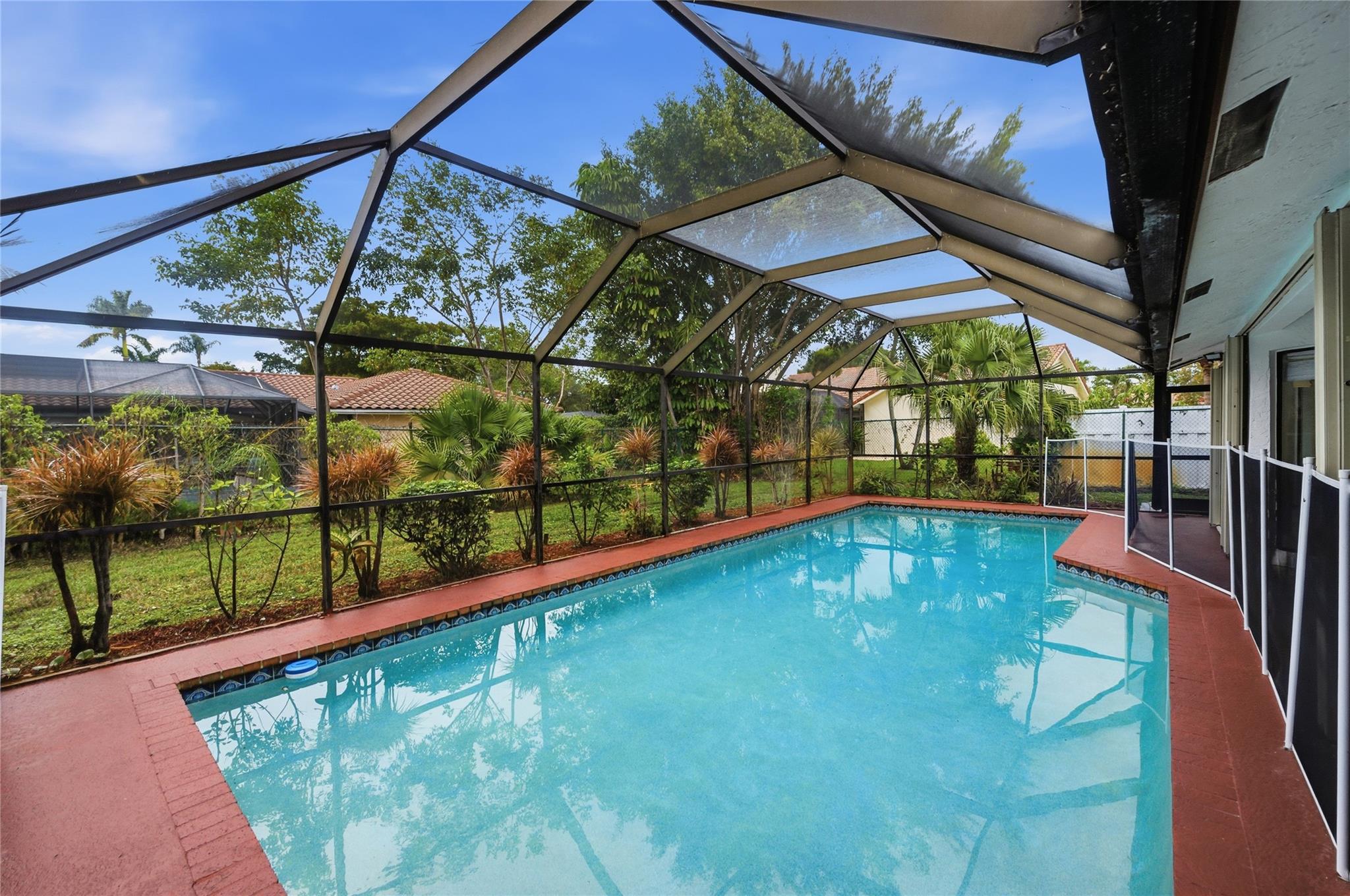 10949 NW 1st Mnr, Coral Springs, FL 33071