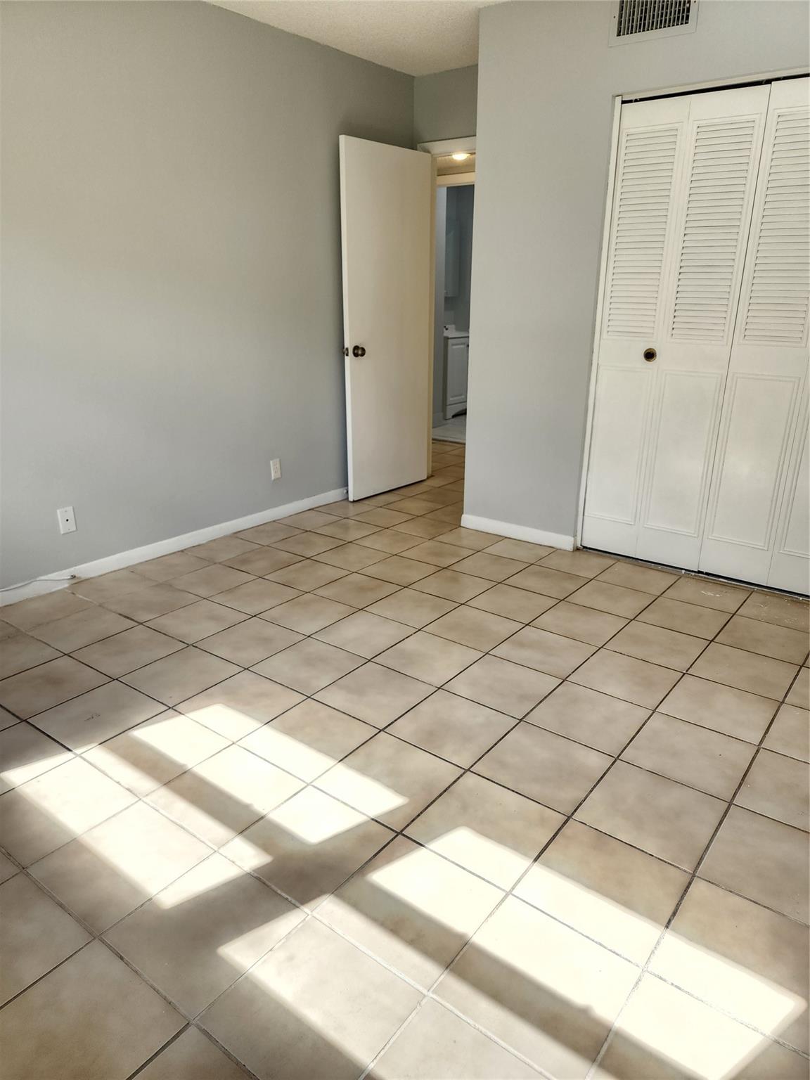 9150 NW 38th Drive 106, Coral Springs, FL 33065