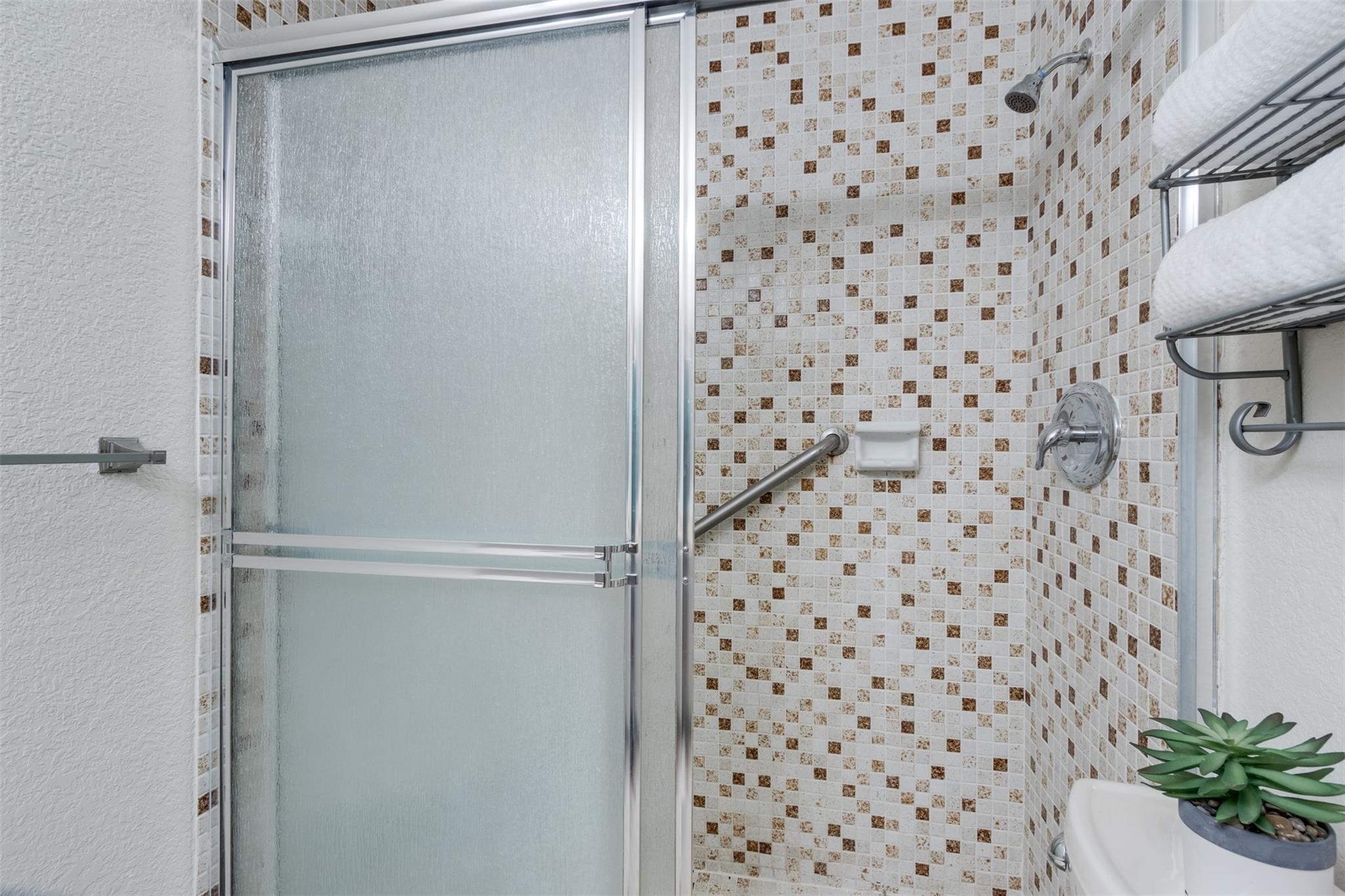 450 Briarwood Circle 2, Hollywood, FL 33024