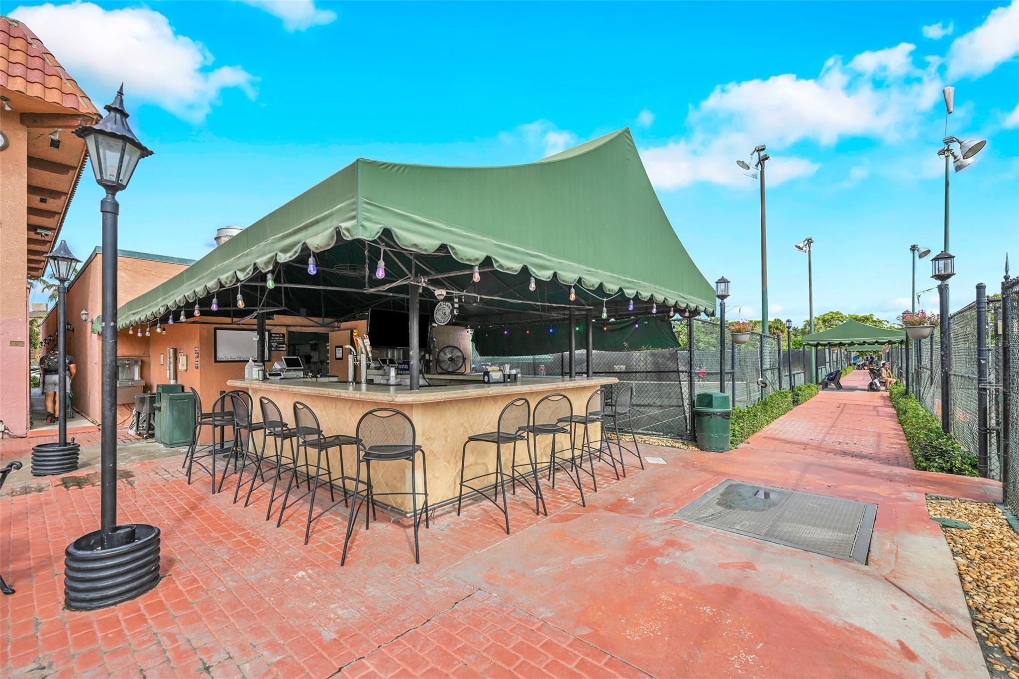 Full service Patio Bar & Grille