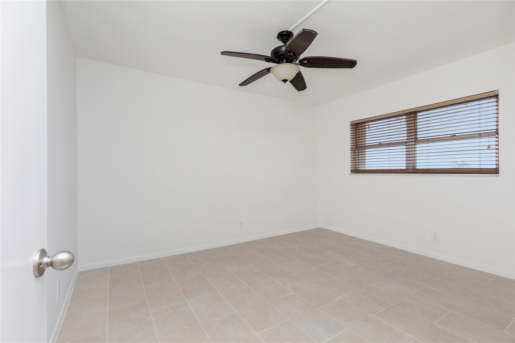 Guest bedroom large enough for king or queen bed