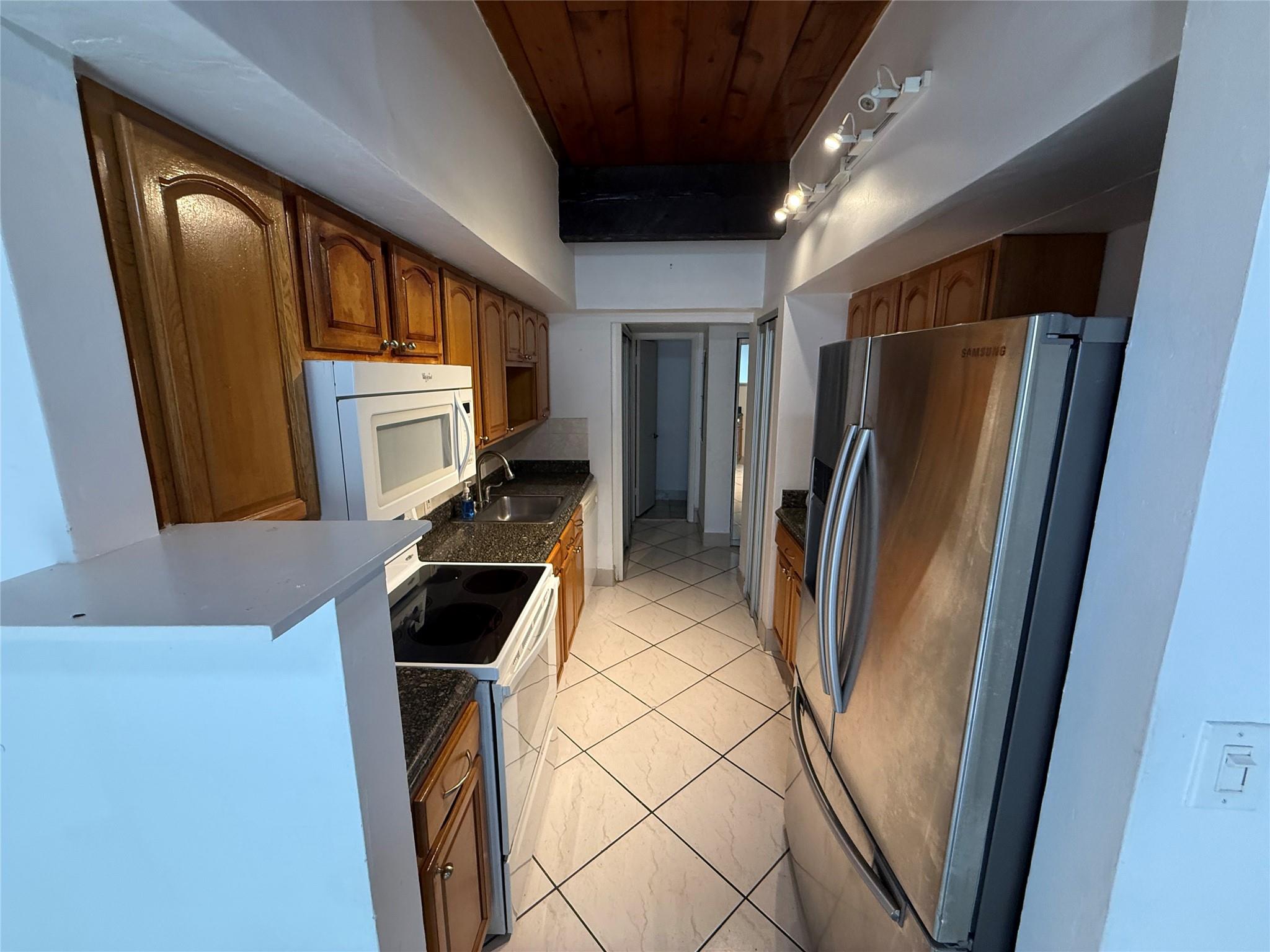 19428 NE 26th Avenue 103, Miami, FL 33180