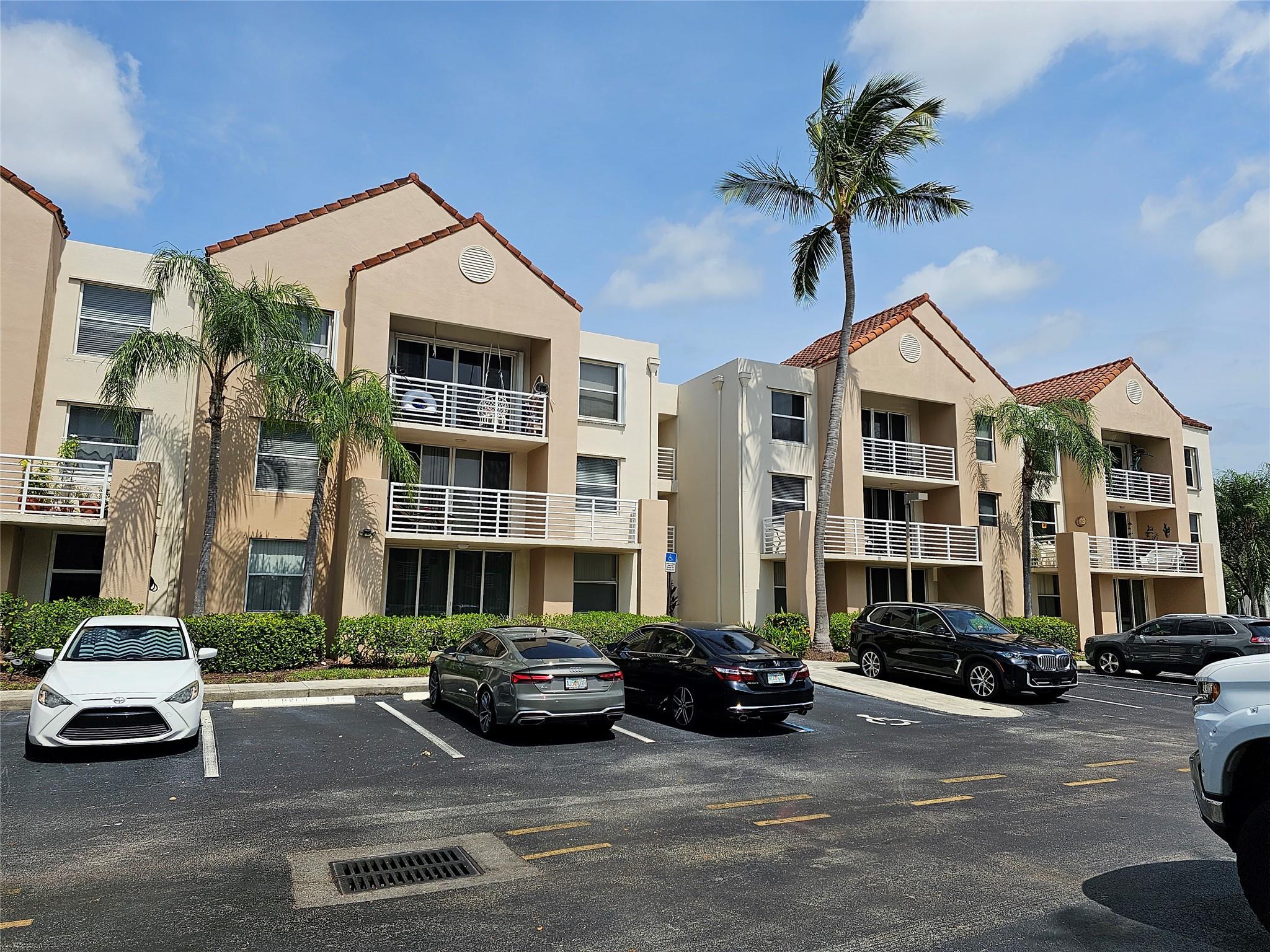 Photo for 2731 Ocean Club Boulevard, 106, Hollywood, FL 33019 - listing #FX-10535763 2731 Ocean Club Boulevard, 106, Hollywood, FL 33019