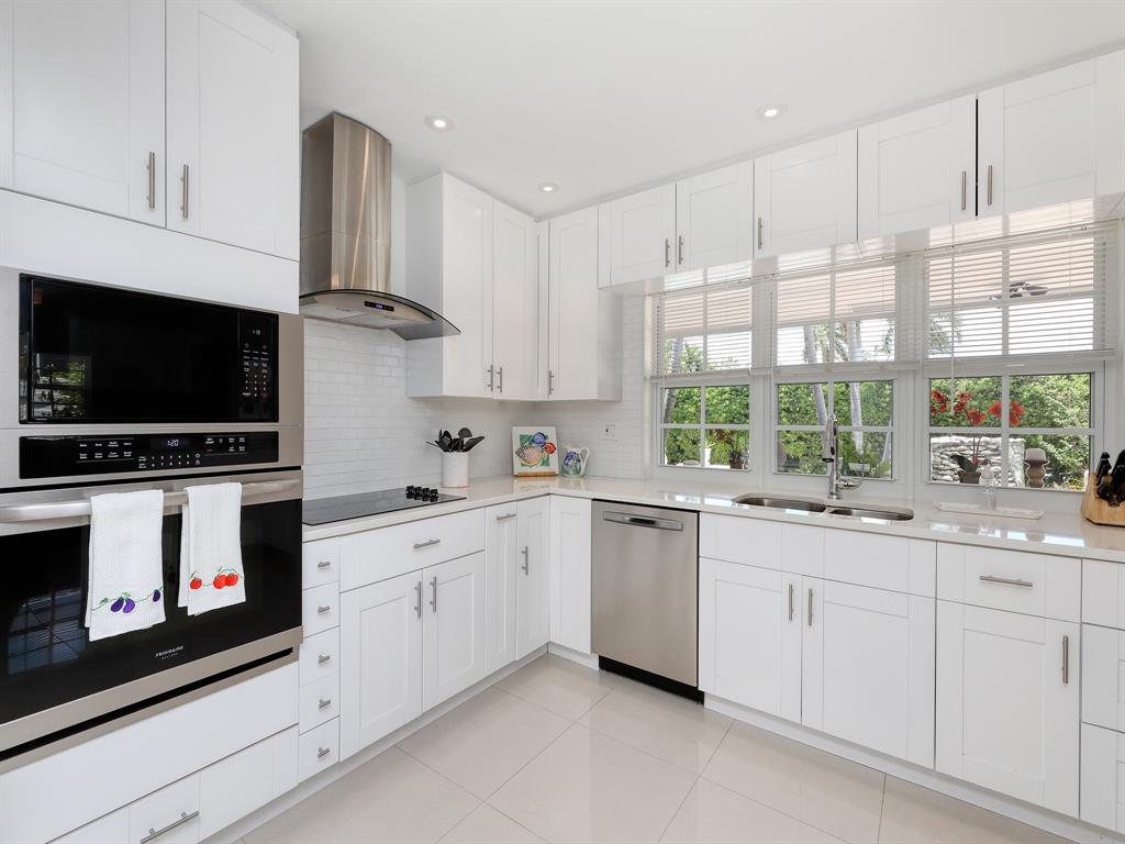 Photo for 4031 NE 17th Terrace, Oakland Park, FL 33334 - Listing #FX-10437186 4031 NE 17th Terrace, Oakland Park, FL 33334