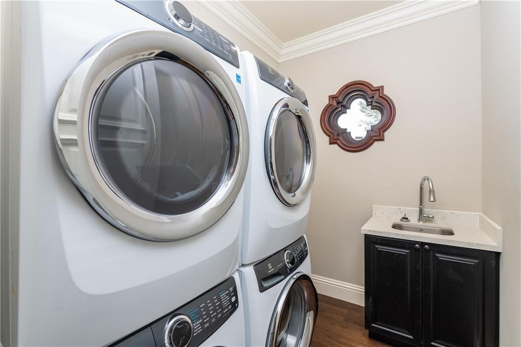 2ND LAUNDRY ROOM WITH 2 SETS OF WASHERS AND DRYERS