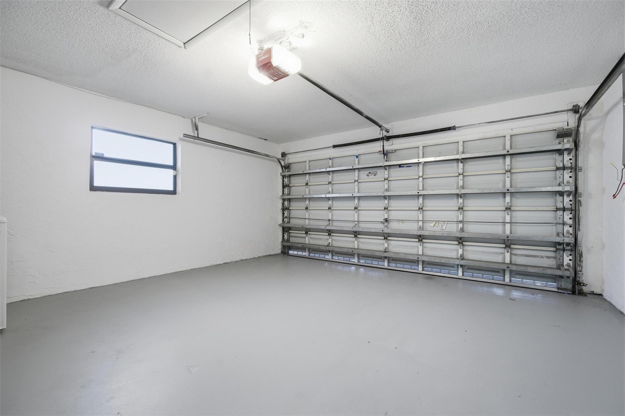 2702 NW 98th Way, Coral Springs, FL 33065