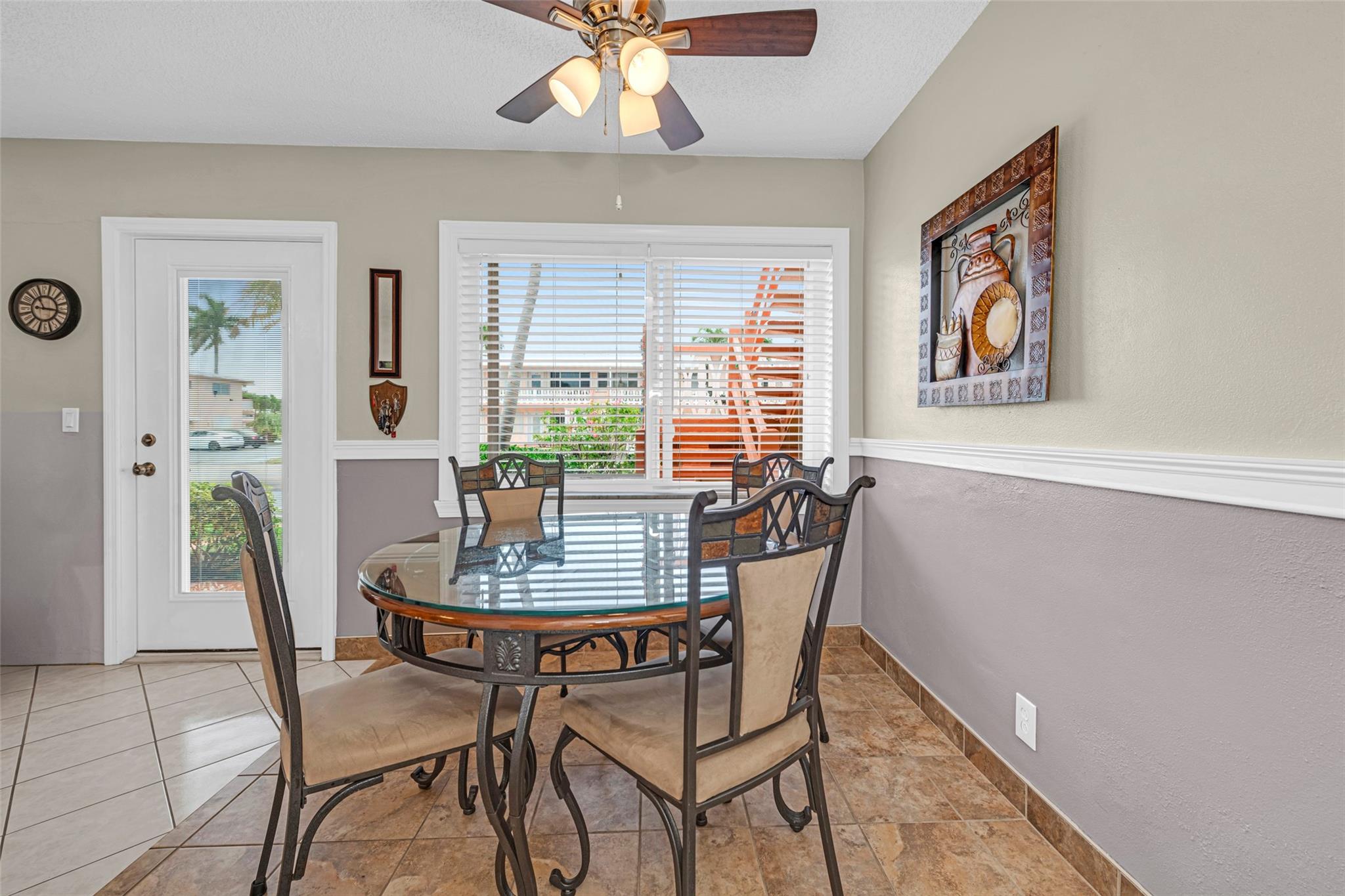 BEAUTIFUL CASING AND CROWN MOLDING