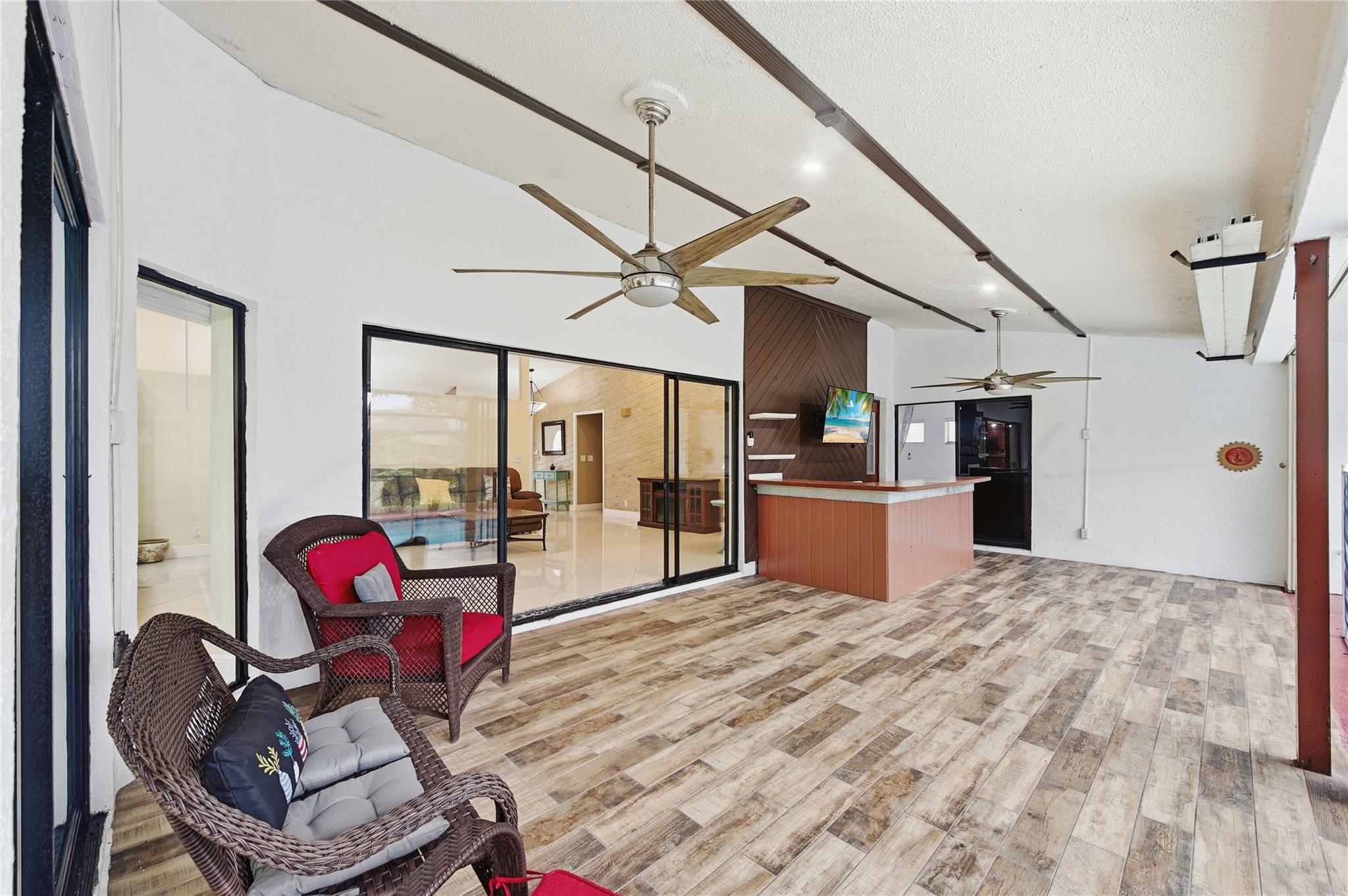 10949 NW 1st Mnr, Coral Springs, FL 33071