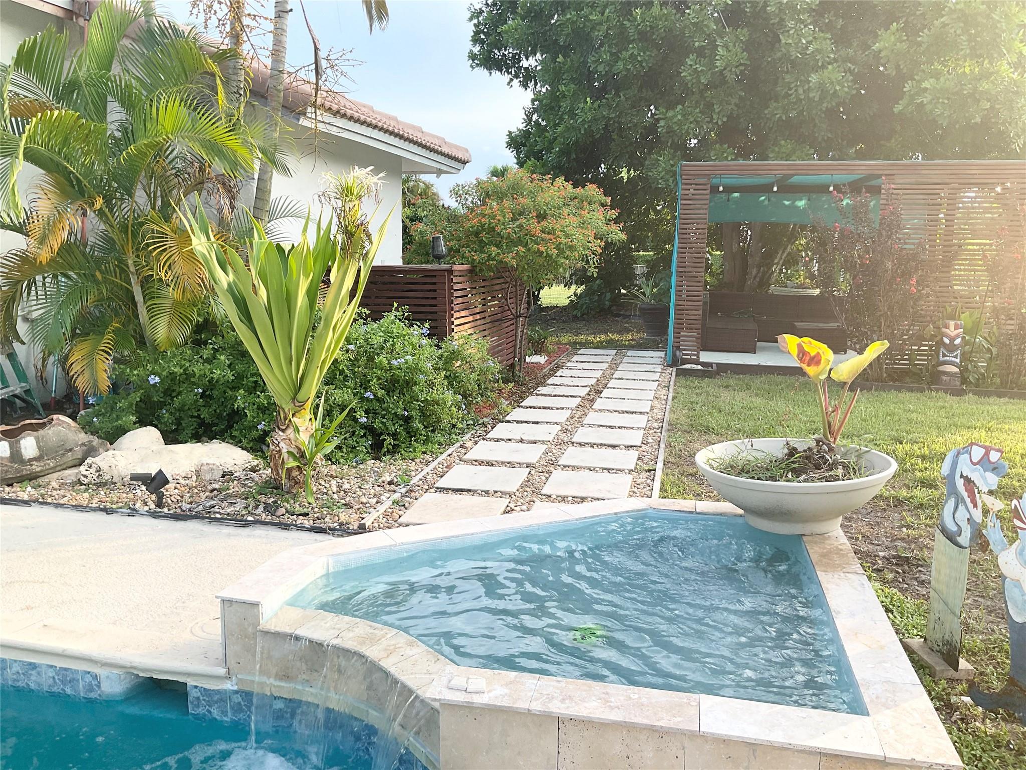 10477 NW 4th Street, Coral Springs, FL 33071