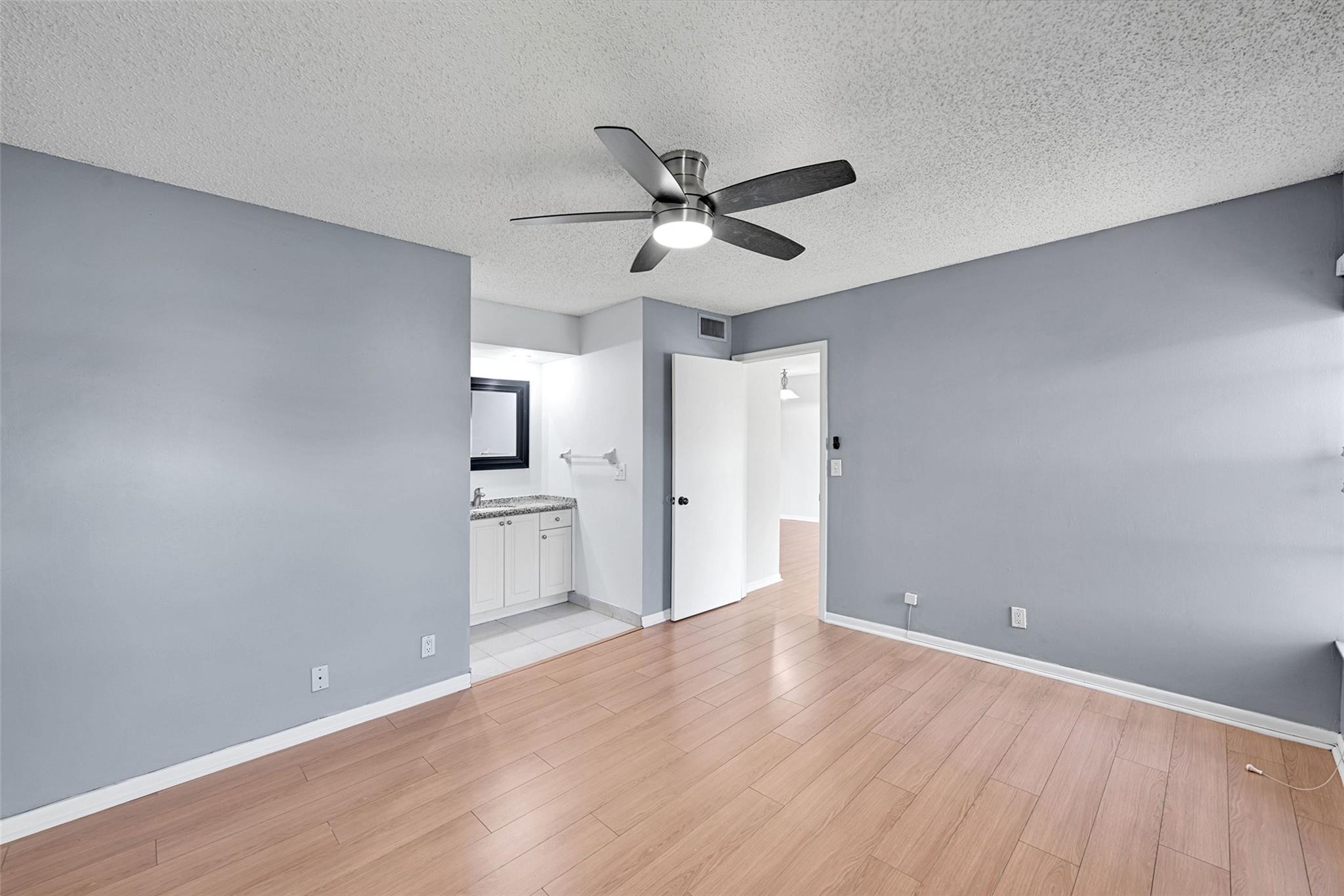 906 Twin Lakes Drive 8-J, Coral Springs, FL 33071