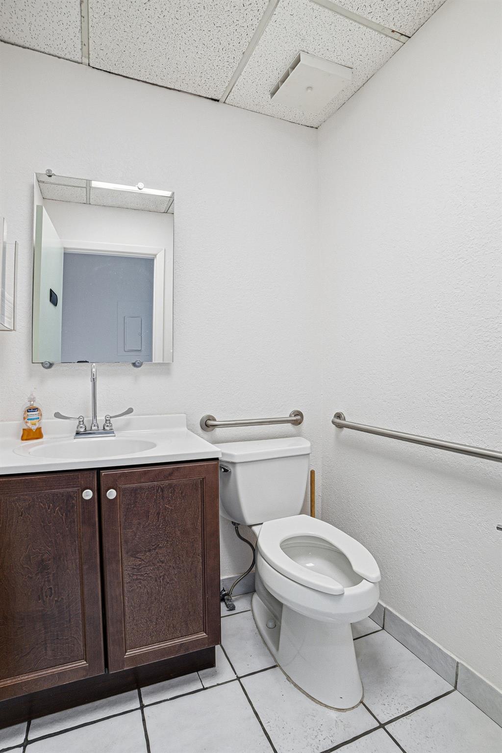 2929 N University Drive, Coral Springs, FL 33065