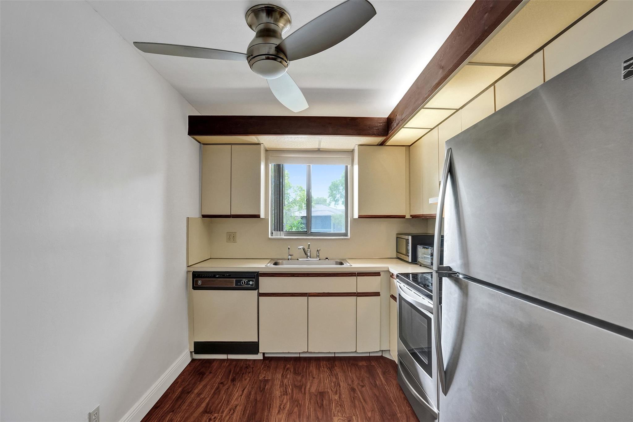 Photo for 7432 Ashmont Circle, 208, Tamarac, FL 33321 - Listing #FX-10525865 7432 Ashmont Circle, 208, Tamarac, FL 33321