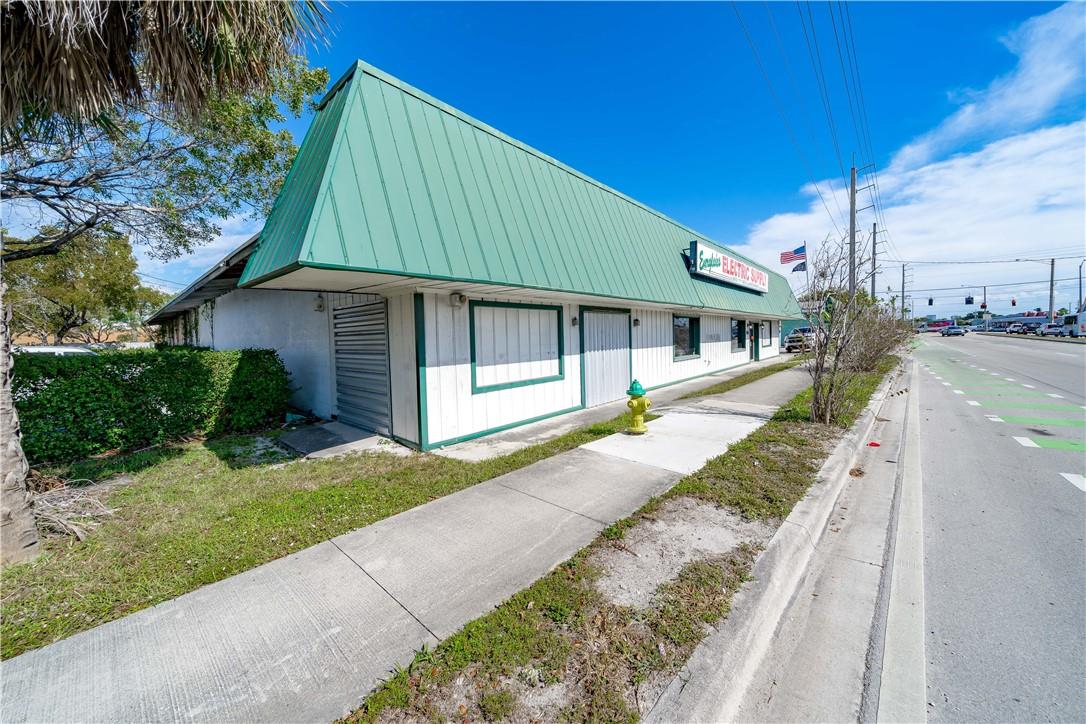 841 NE 44th Street, Oakland Park, FL 33334