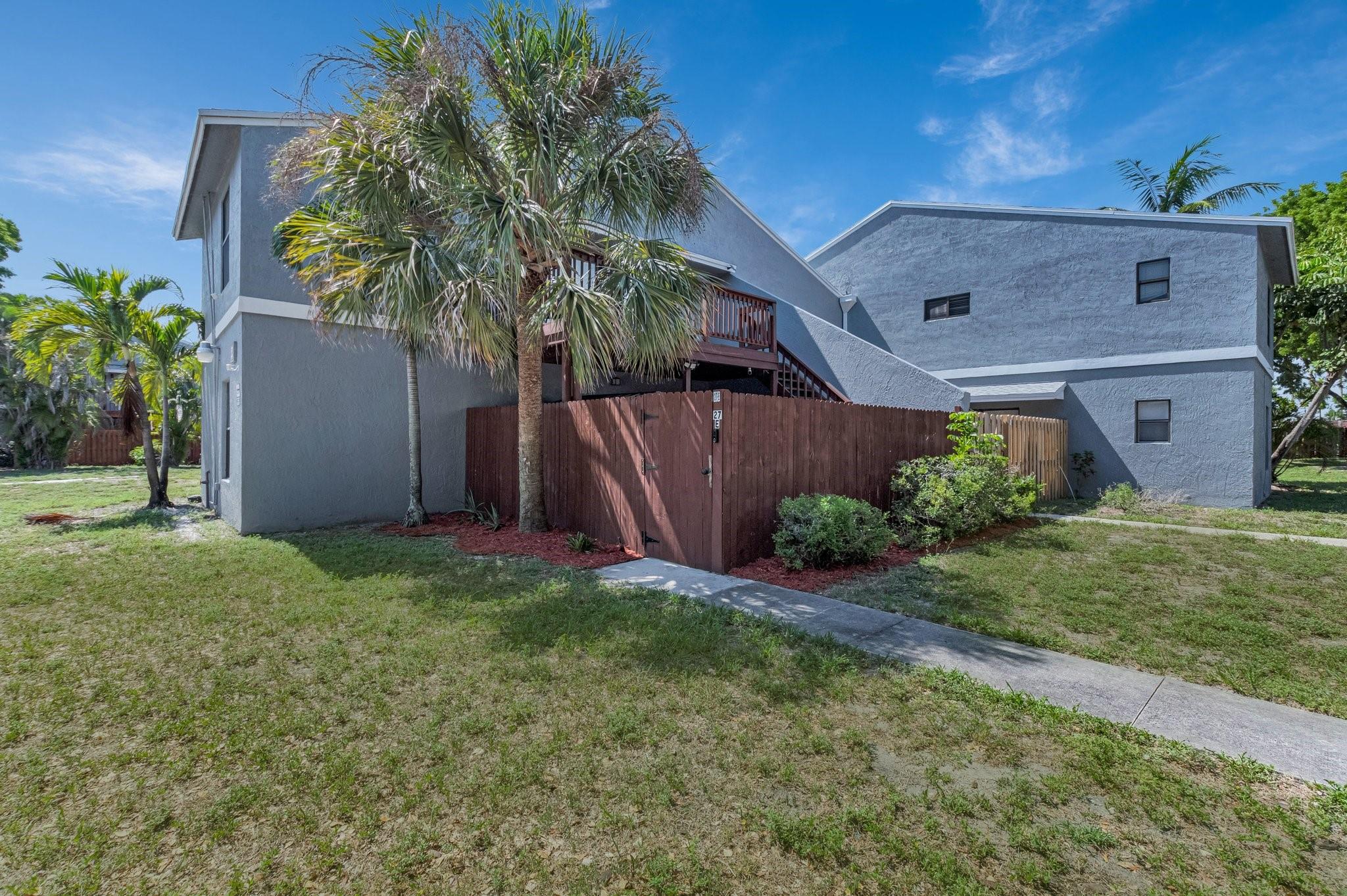 Photo for 27 Crossings Circle E, Boynton Beach, FL 33435 - listing #FX-10548115 27 Crossings Circle E, Boynton Beach, FL 33435