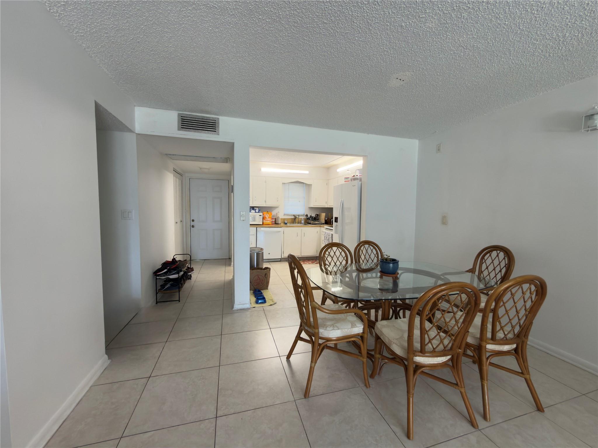 9440 SW 8 Street 208, Boca Raton, FL 33428