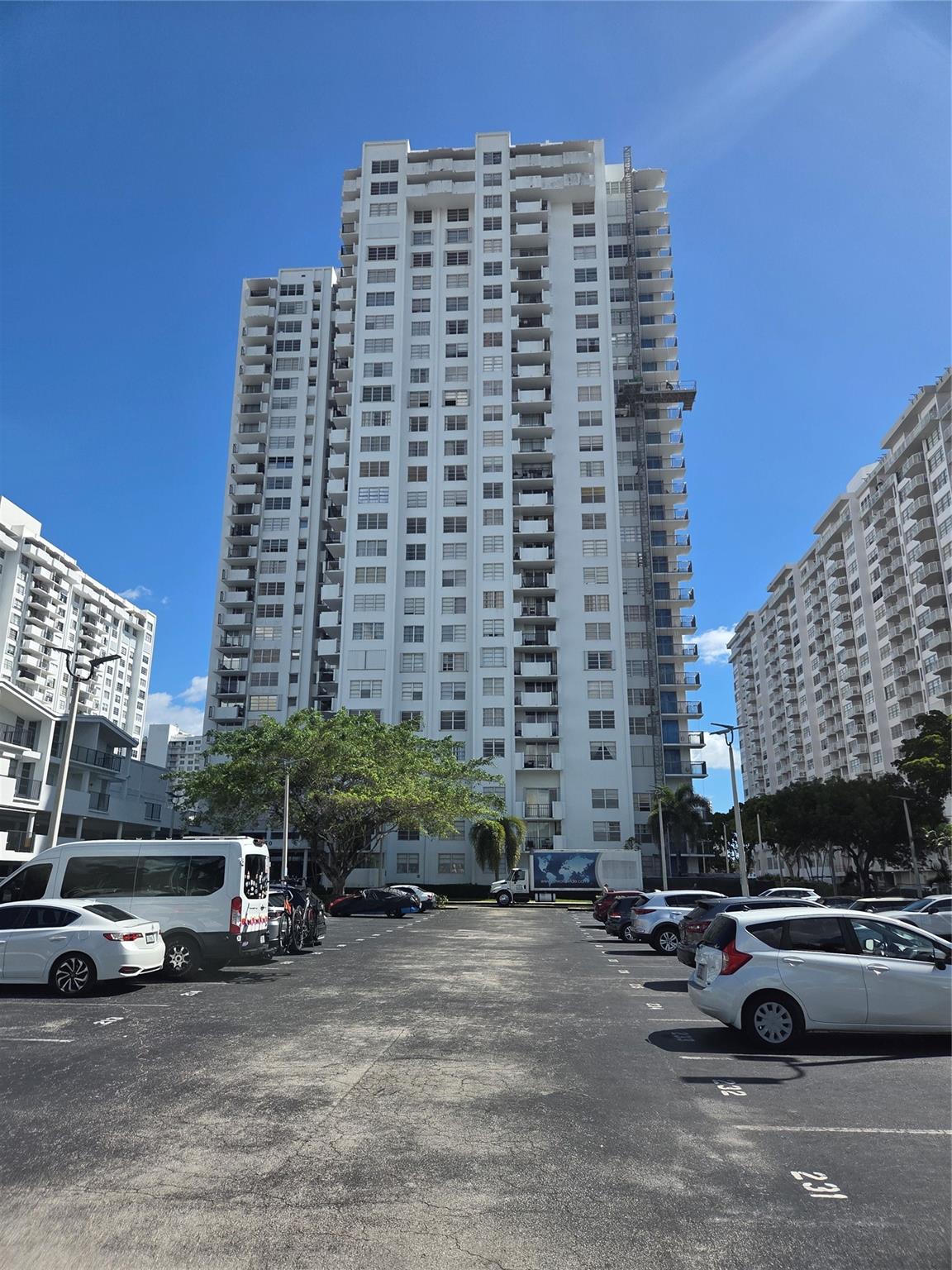 Photo for 2750 NE 183rd Street, 1803, Aventura, FL 33160 - listing #FX-10533384 2750 NE 183rd Street, 1803, Aventura, FL 33160