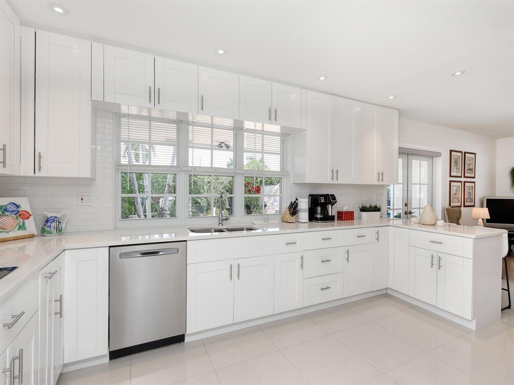 Photo for 4031 NE 17th Terrace, Oakland Park, FL 33334 - Listing #FX-10437186 4031 NE 17th Terrace, Oakland Park, FL 33334