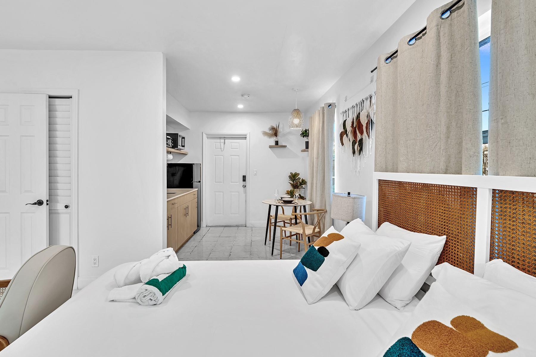 1941 Washington Street 3, Hollywood, FL 33020