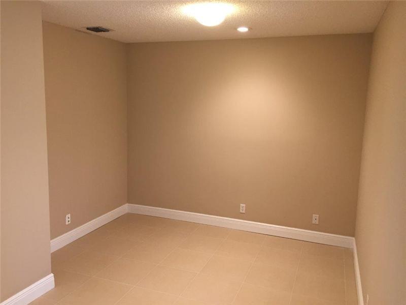 9845 NW 56th Place 9845, Coral Springs, FL 33076