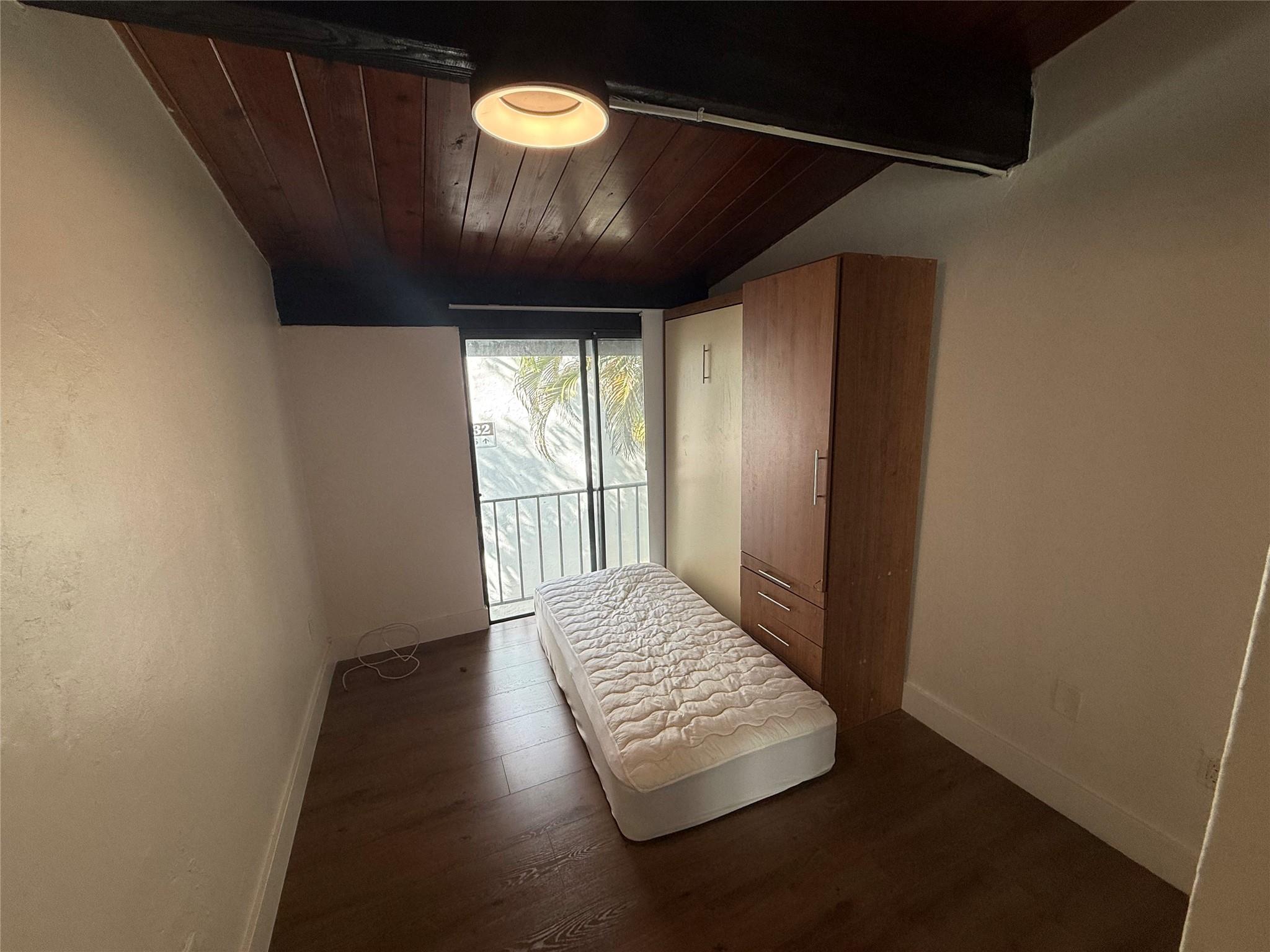 19428 NE 26th Avenue 103, Miami, FL 33180