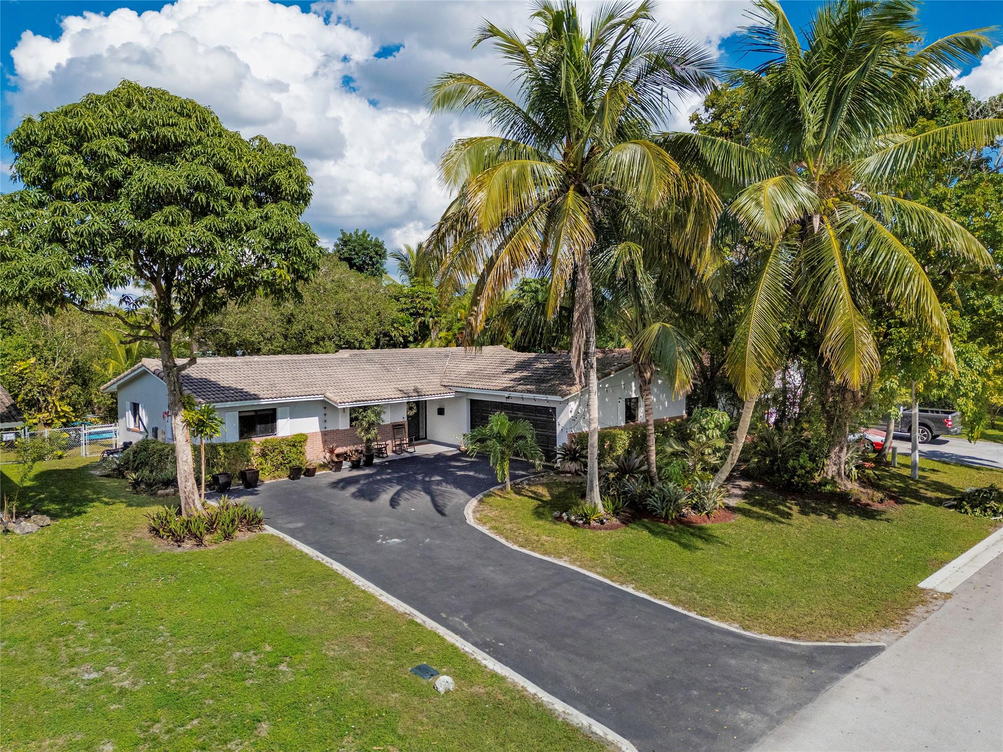 Photo for 7509 NW 40th Place, Coral Springs, FL 33065 - listing #FX-10534961 7509 NW 40th Place, Coral Springs, FL 33065