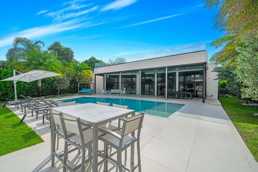 19 Gatehouse Road, Sea Ranch Lakes, FL 33308