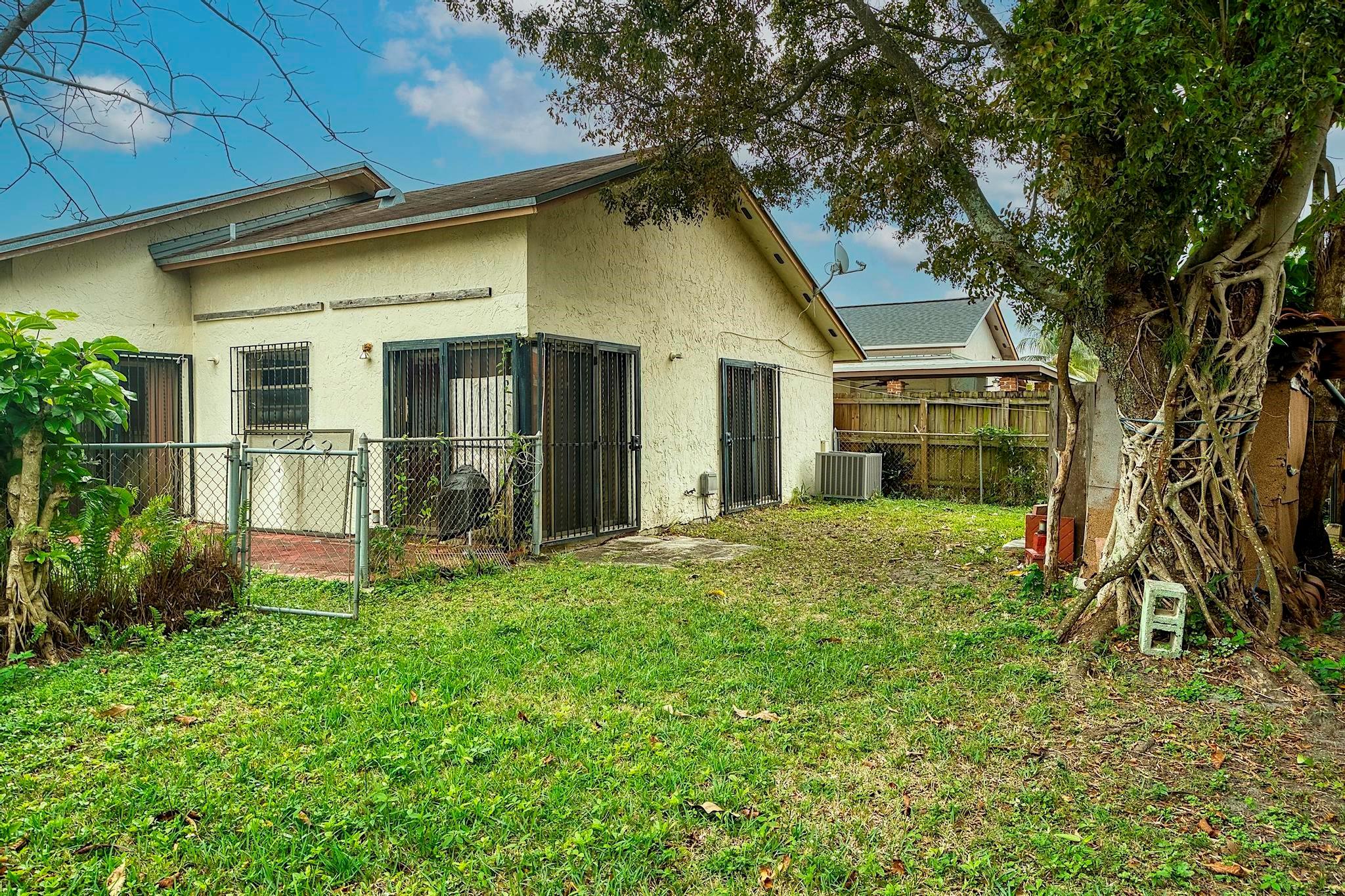 602 SW 99th Place, Miami, FL 33174