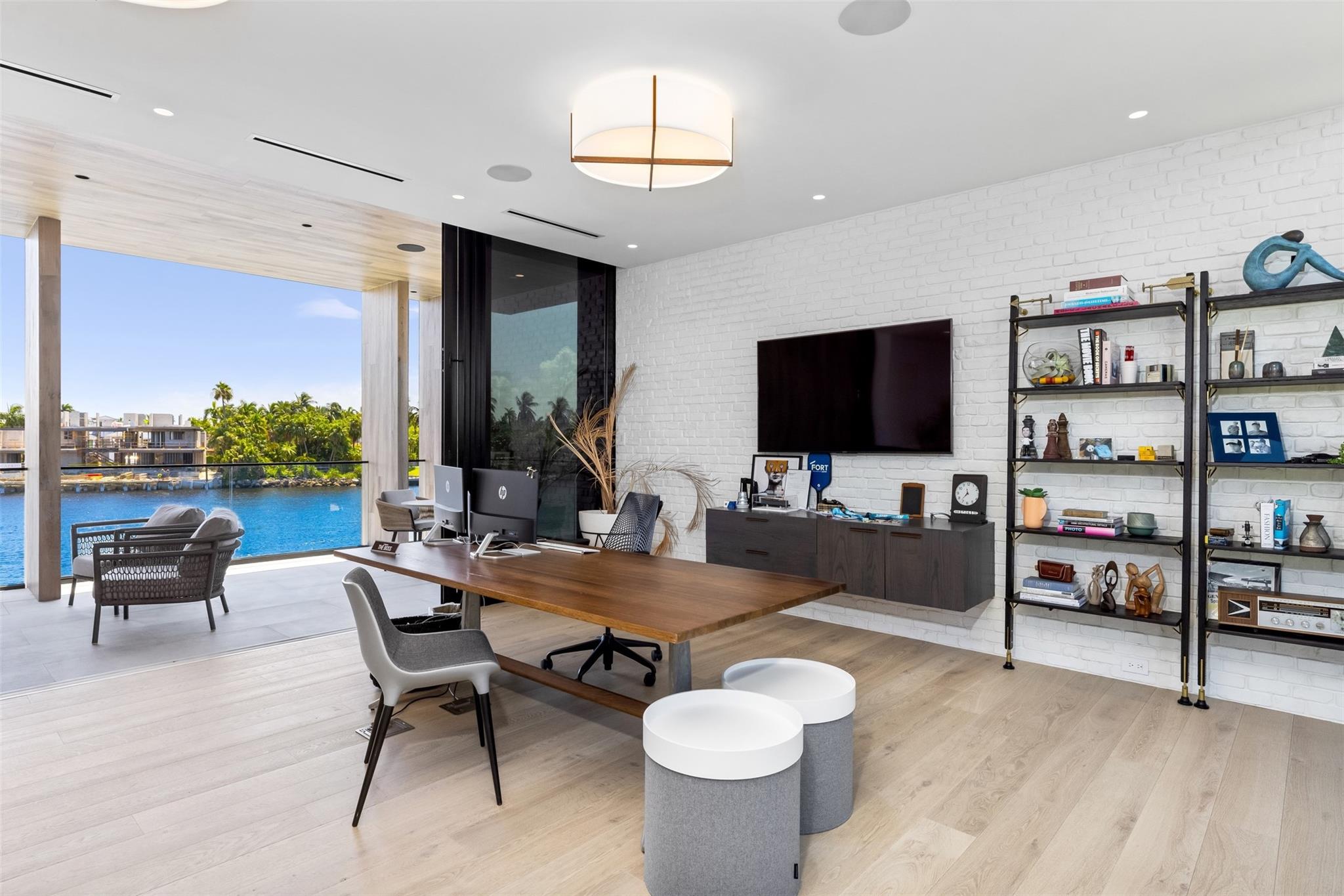 516 Mola Avenue, Fort Lauderdale, FL 33301