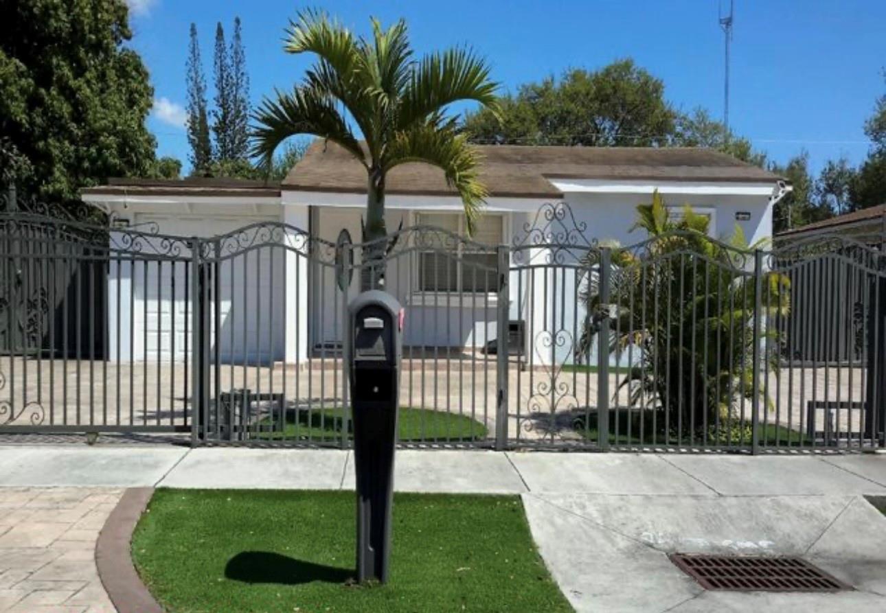 Photo for 31 SE Miami Gardens Road, West Park, FL 33023 - listing #FX-10538174 31 SE Miami Gardens Road, West Park, FL 33023