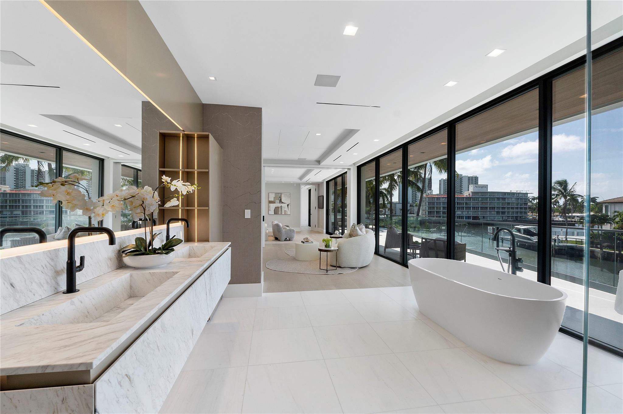 2880 NE 28th Street, Fort Lauderdale, FL 33306