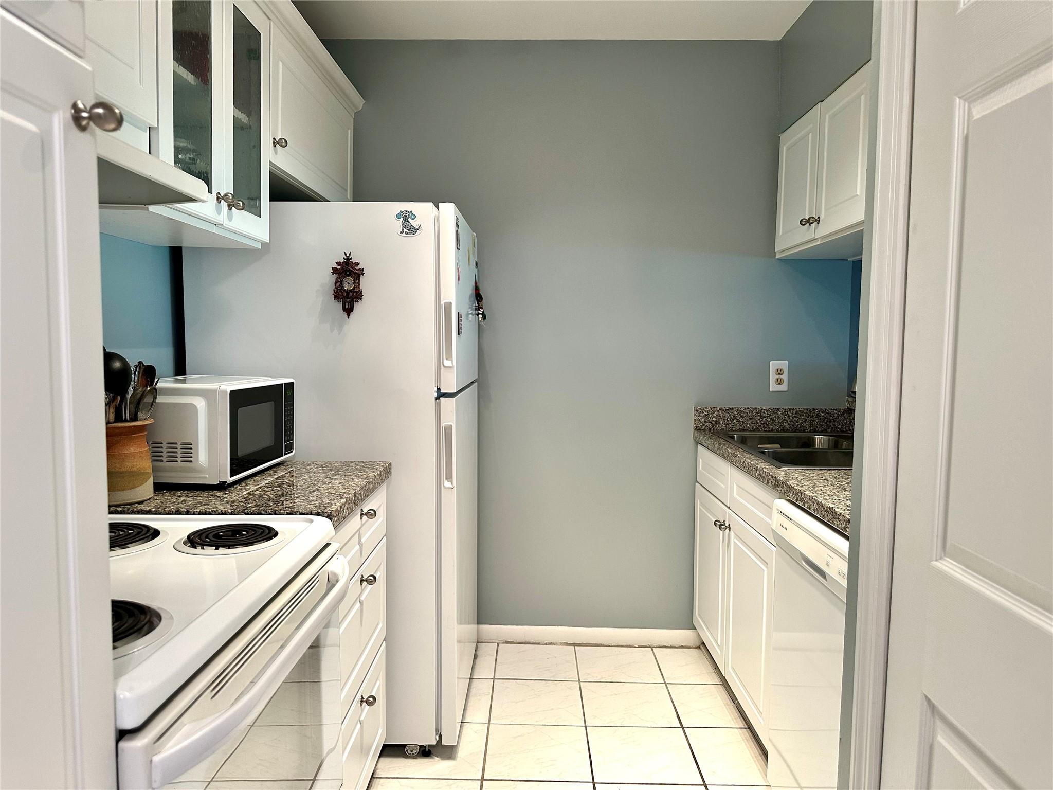 930 Twin Lakes Drive 8-P, Coral Springs, FL 33071