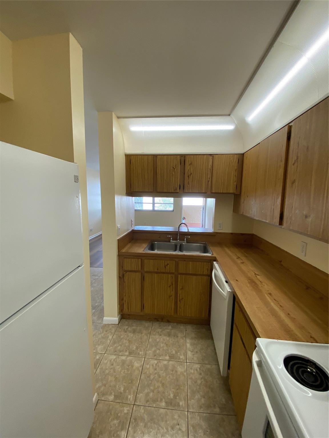 848 Twin Lakes Drive 19-G, Coral Springs, FL 33071