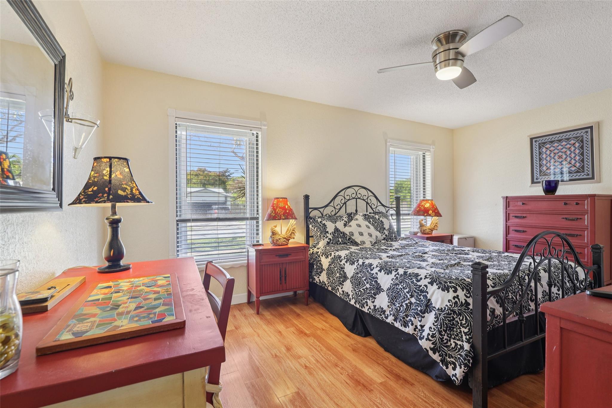 Spacious guest bedroom off main hallway from living room.