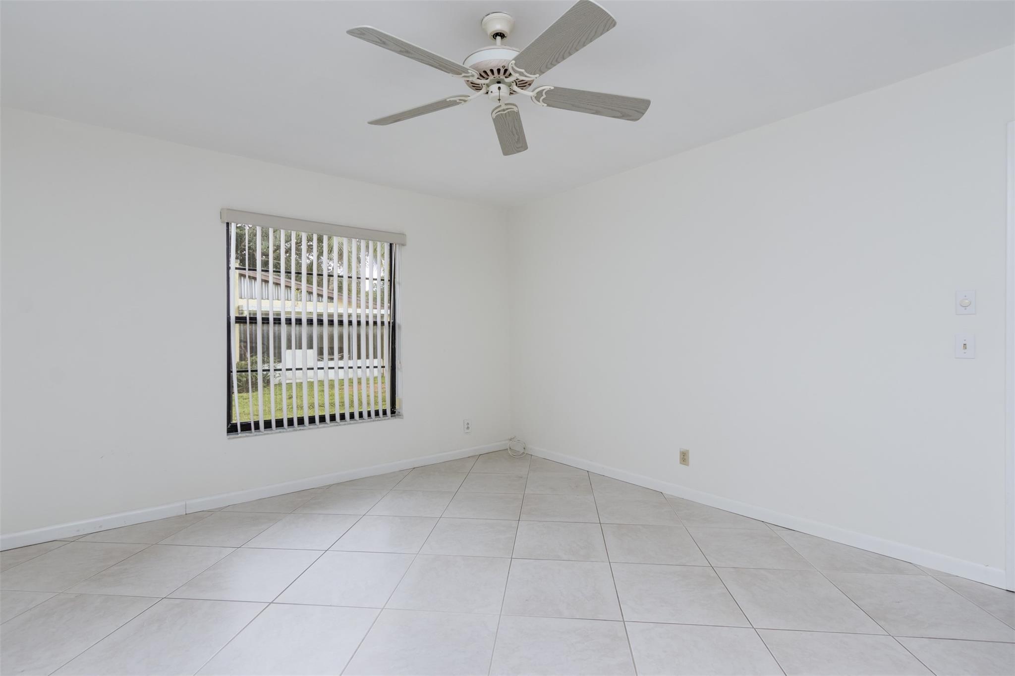 450 Briarwood Circle 2, Hollywood, FL 33024