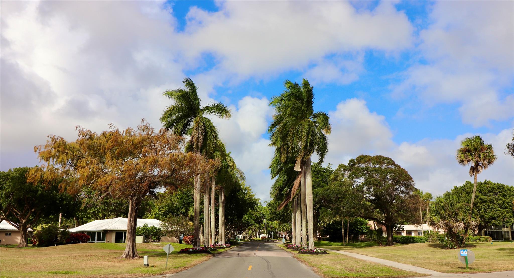 Photo for 3900 Oaks Clubhouse Drive, 305, Pompano Beach, FL 33069 - Listing #FX-10517147 3900 Oaks Clubhouse Drive, 305, Pompano Beach, FL 33069