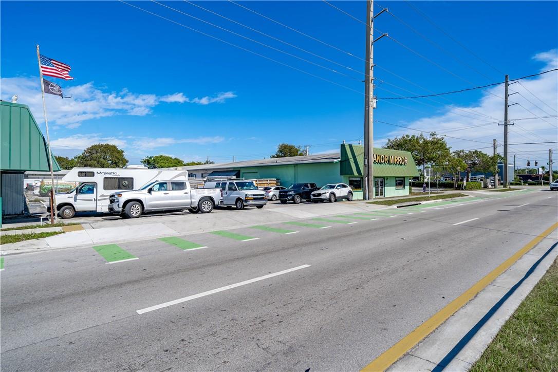 841 NE 44th Street, Oakland Park, FL 33334