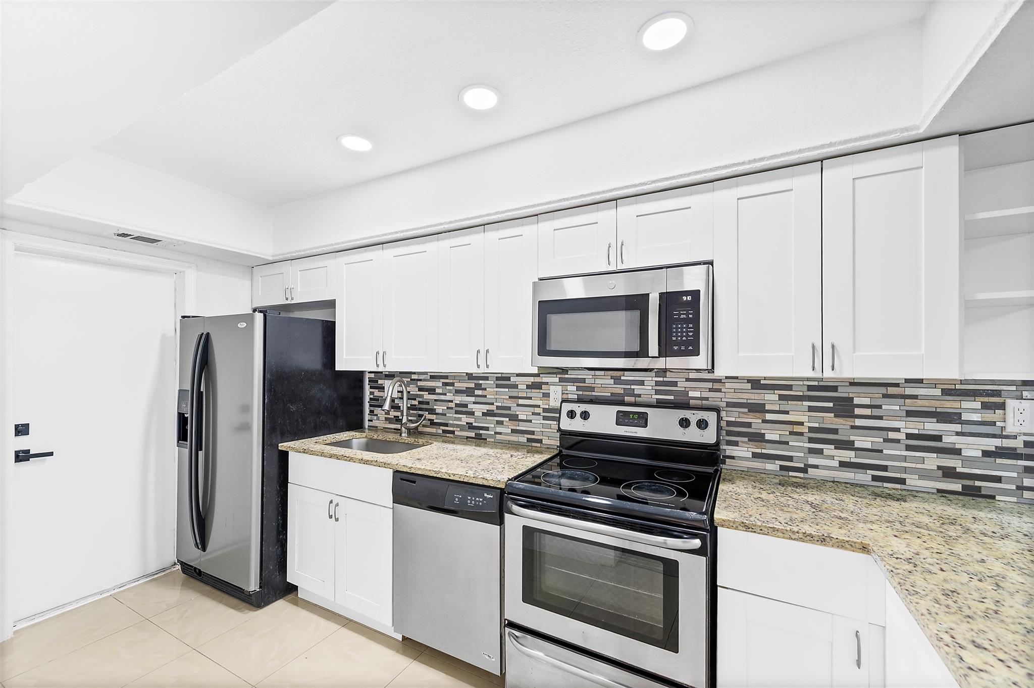 3951 Coral Springs Drive 21, Coral Springs, FL 33065