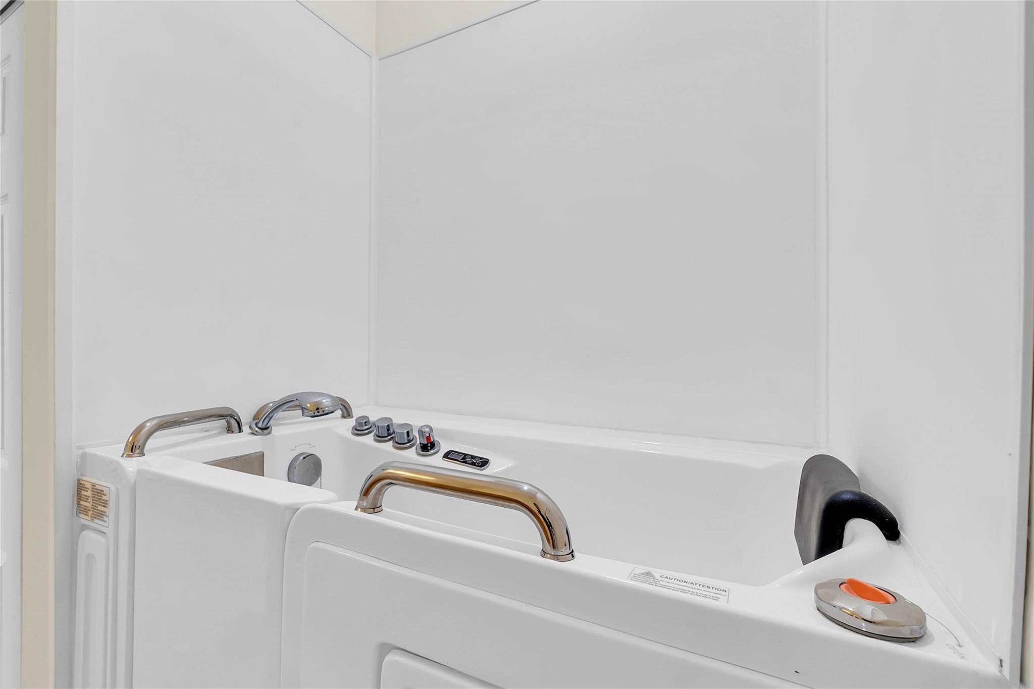 Walk-in tub