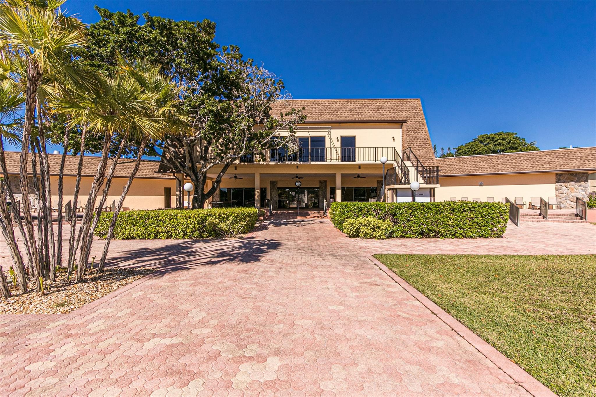 450 Briarwood Circle 2, Hollywood, FL 33024