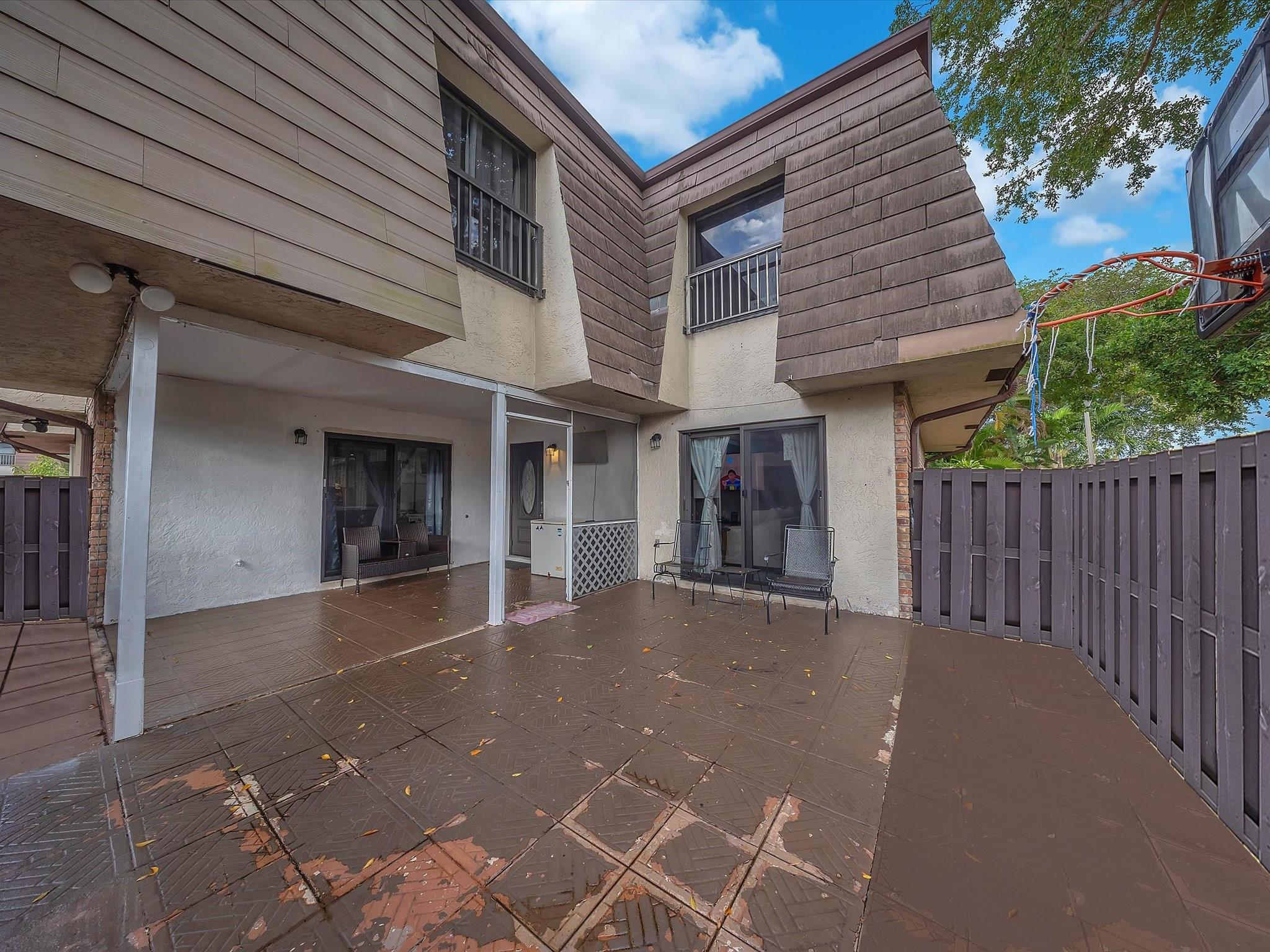 2496 NW 99th Avenue, Coral Springs, FL 33065