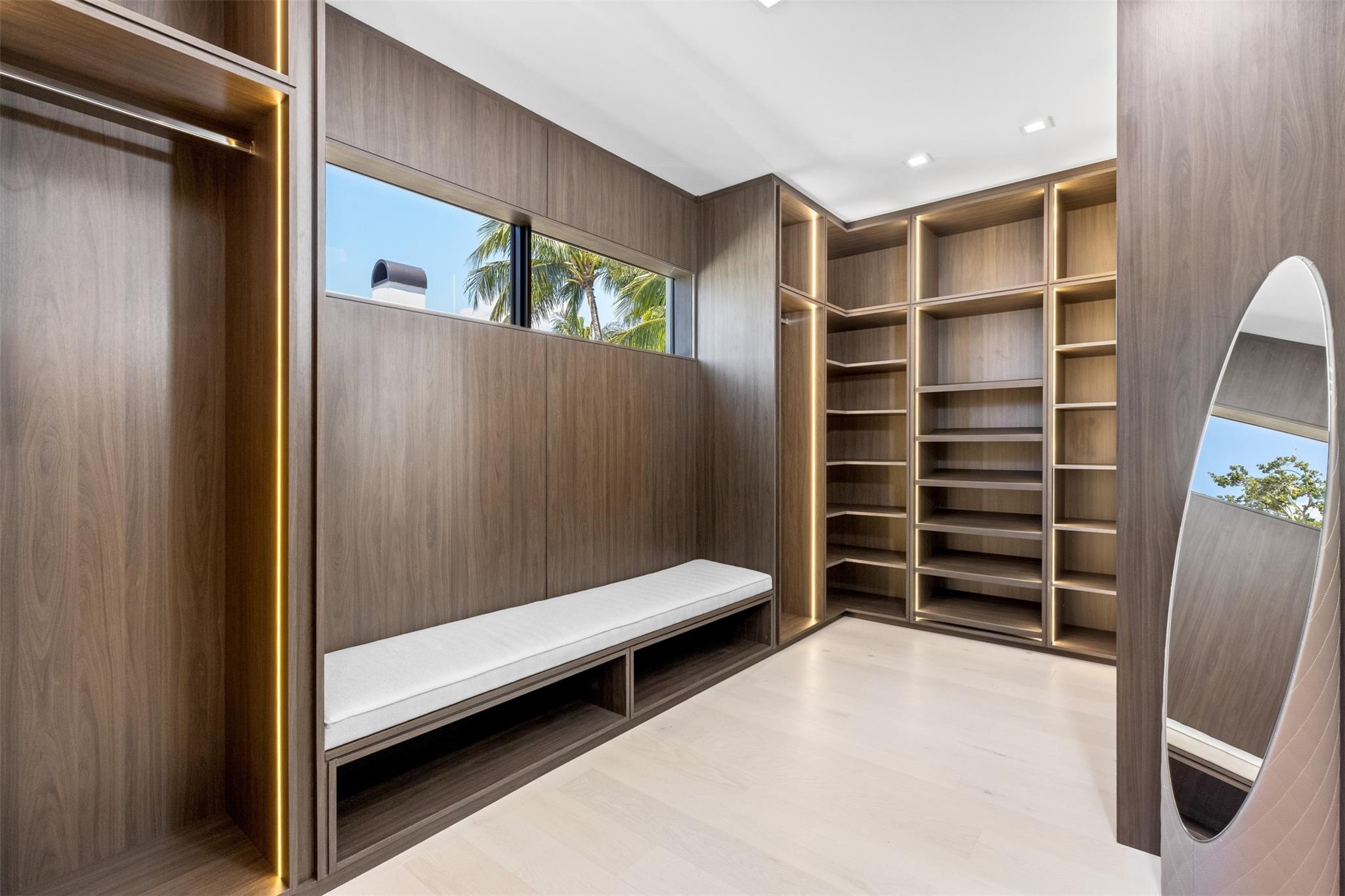 2733 NE 16th Street, Fort Lauderdale, FL 33304