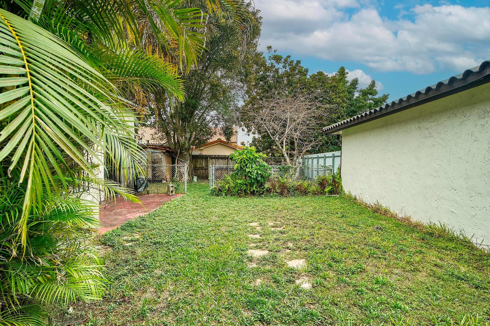 602 SW 99th Place, Miami, FL 33174